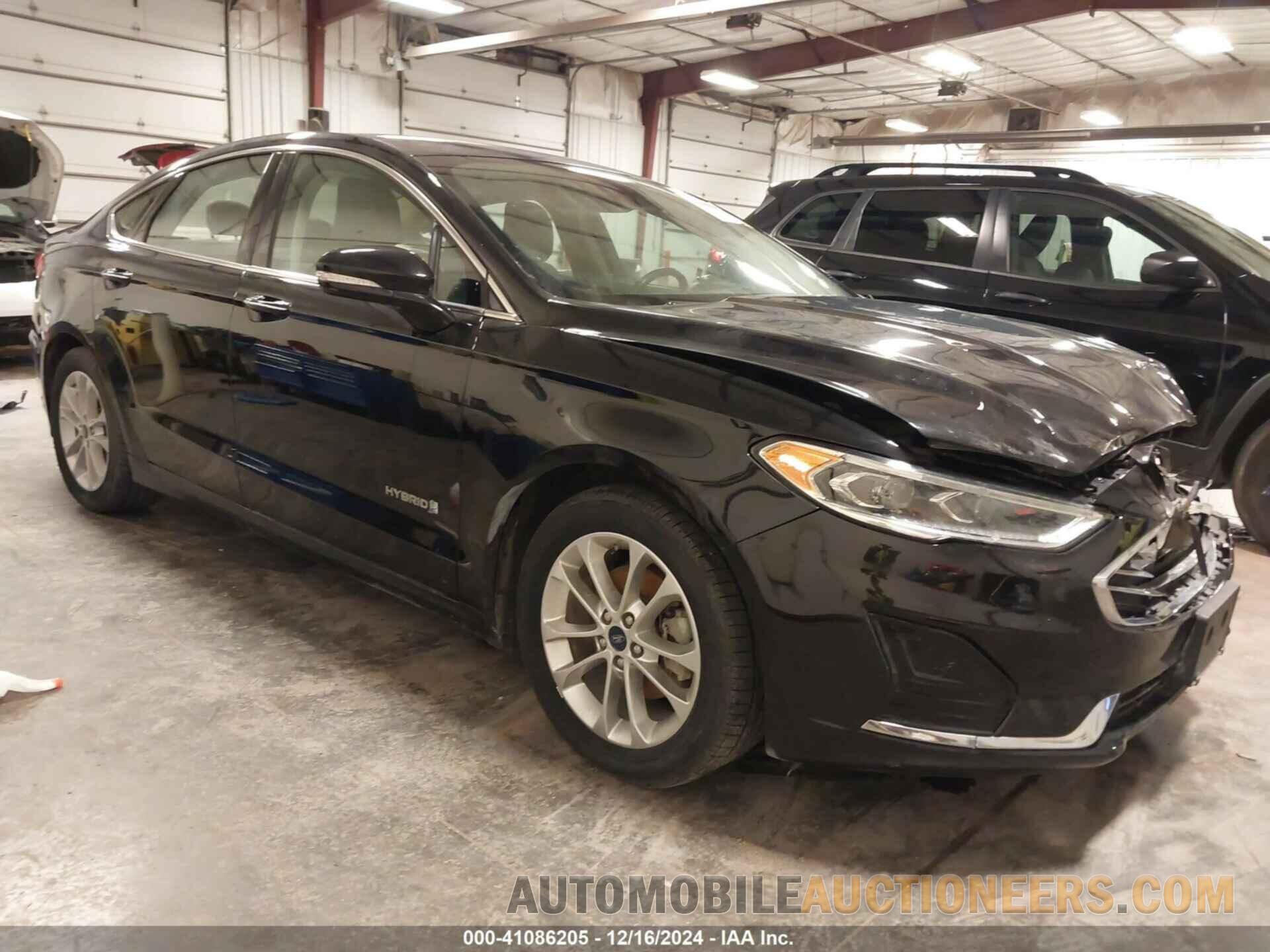 3FA6P0MU9KR123694 FORD FUSION HYBRID 2019