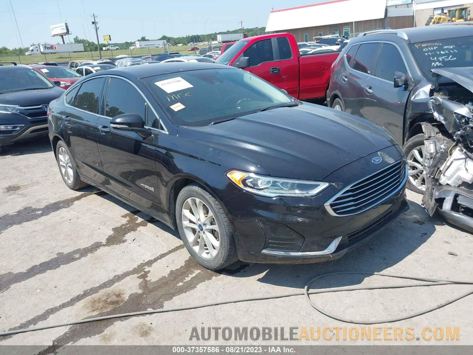 3FA6P0MU9KR138860 FORD FUSION HYBRID 2019