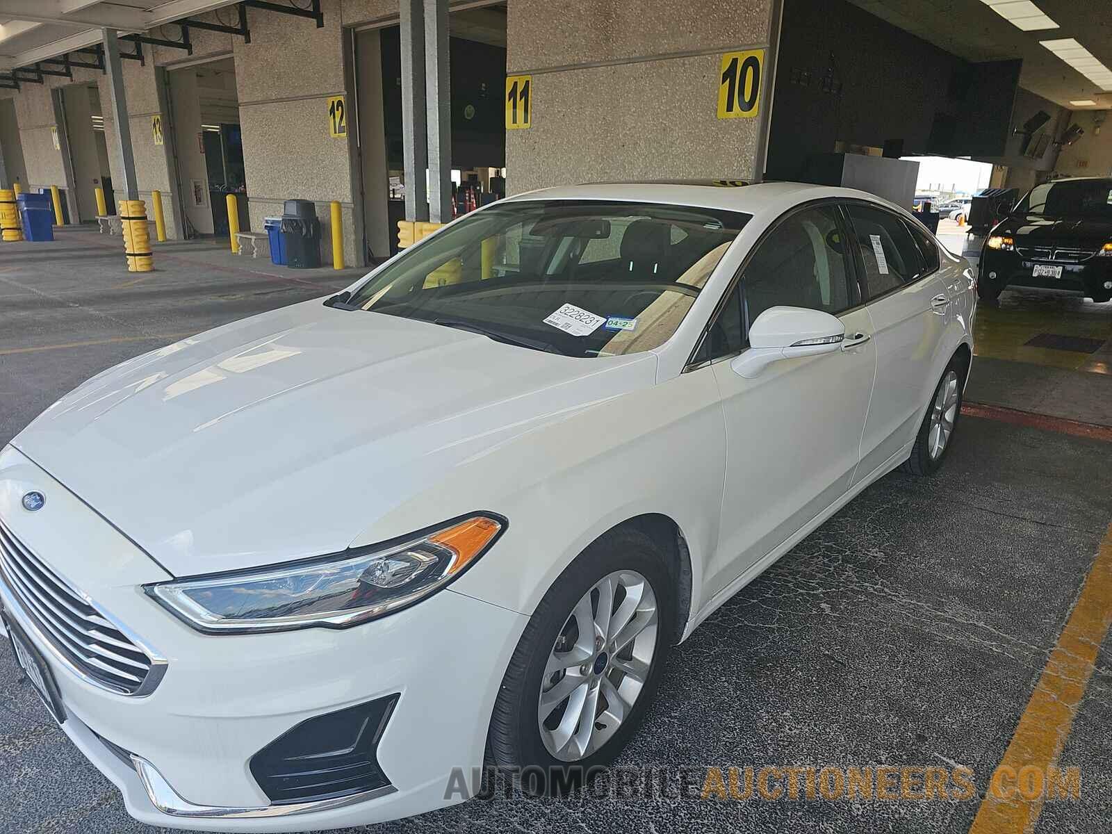 3FA6P0MU9KR140270 Ford Fusion Hybrid 2019