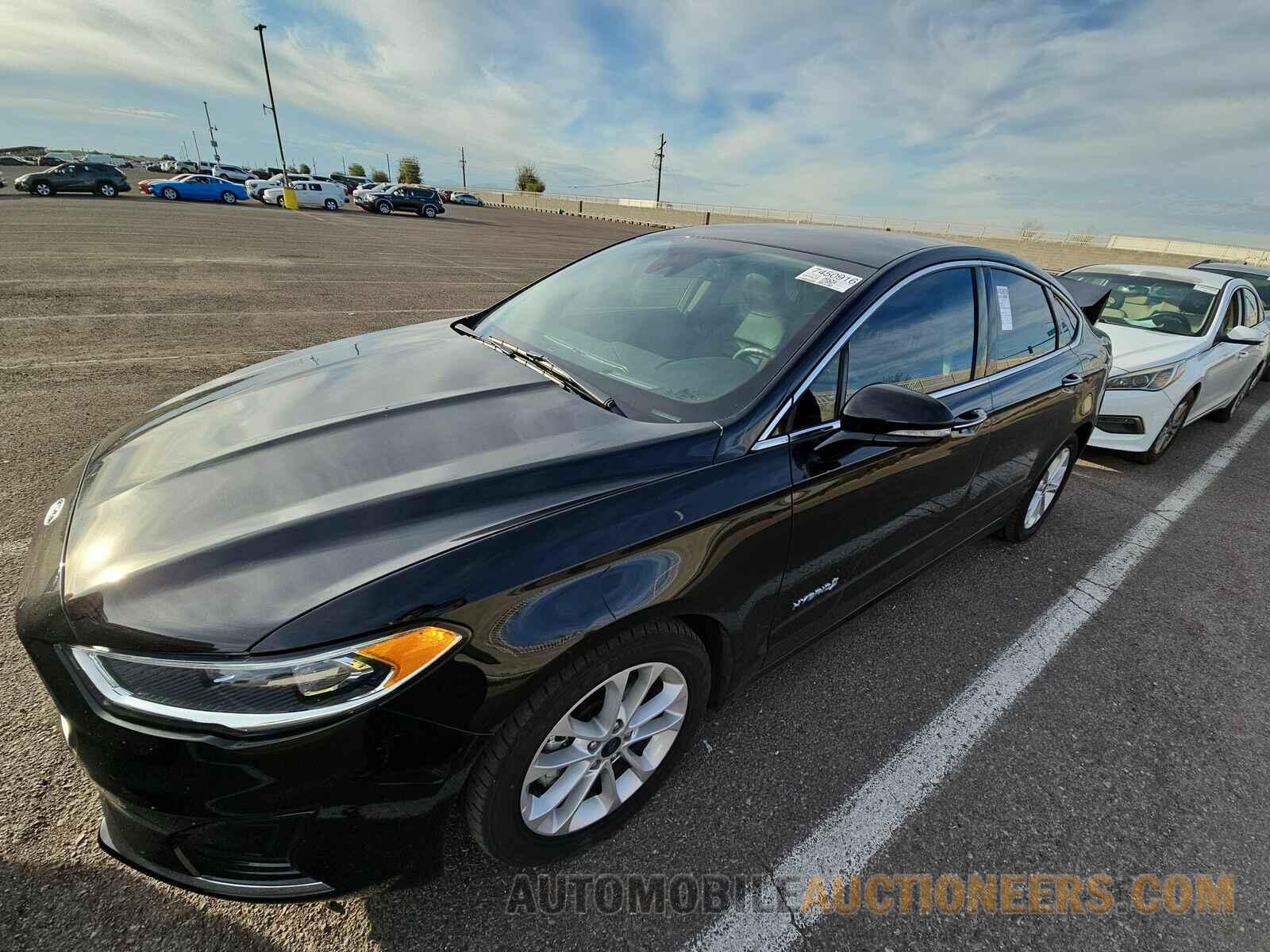 3FA6P0MUXKR262054 Ford Fusion Hybrid 2019