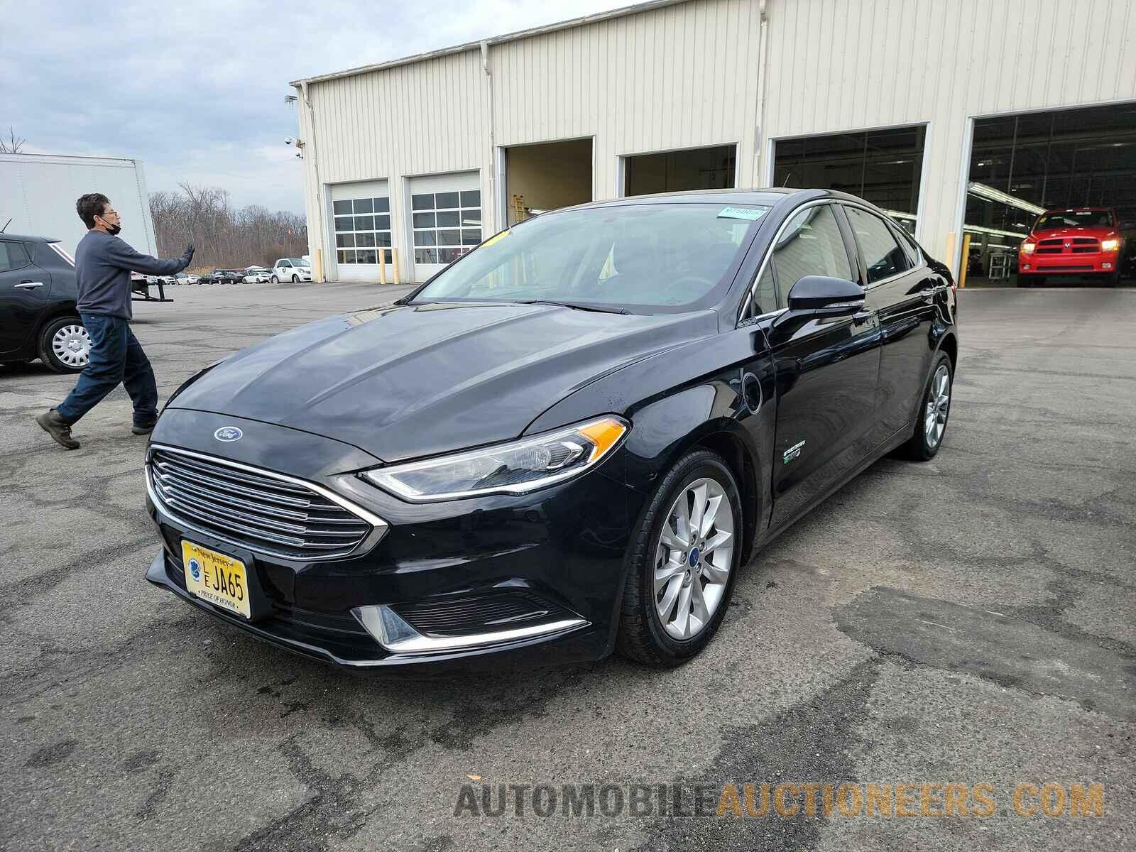 3FA6P0PU5JR123301 Ford Fusion Energi 2018