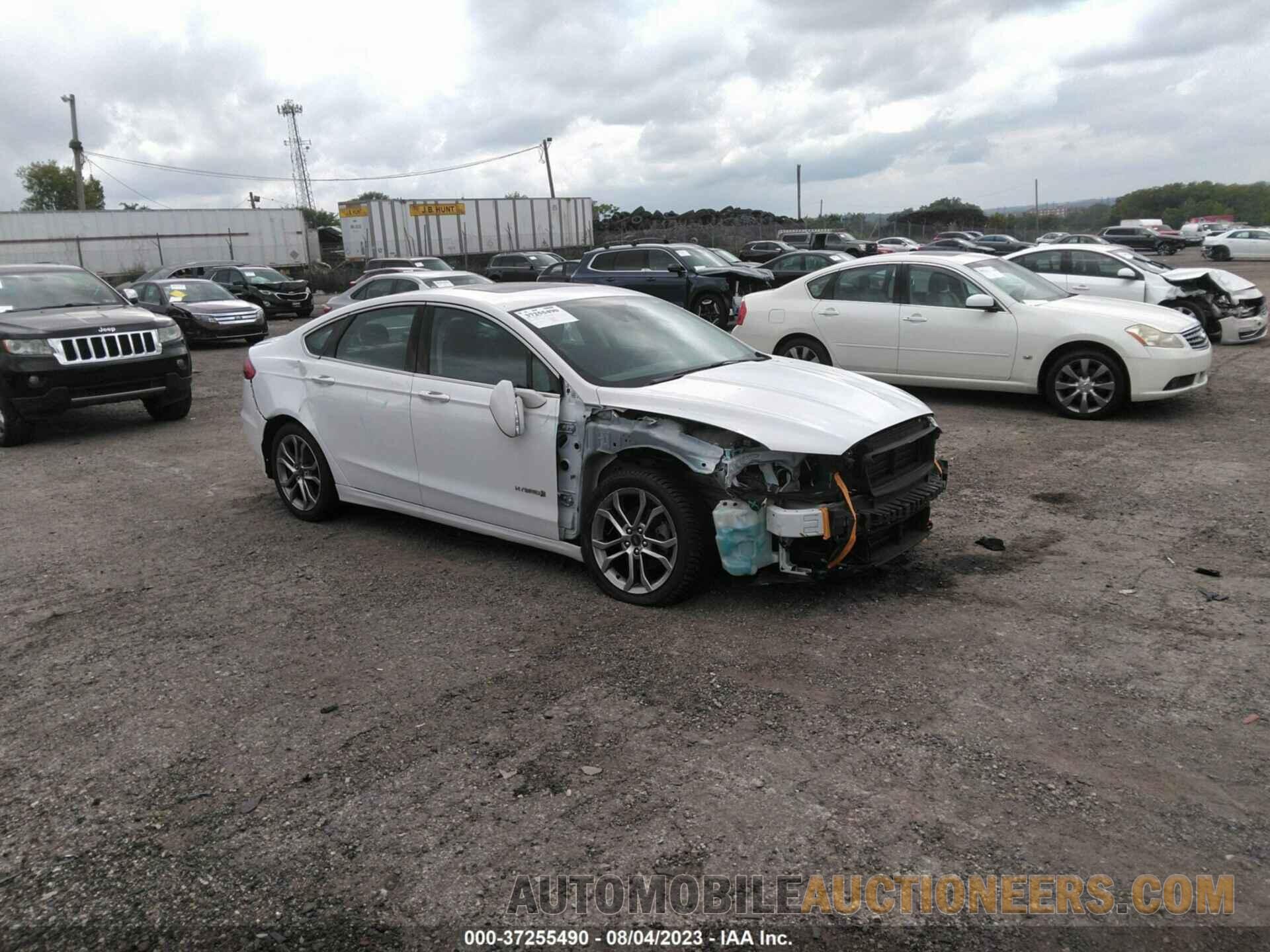 3FA6P0RU0KR105447 FORD FUSION HYBRID 2019