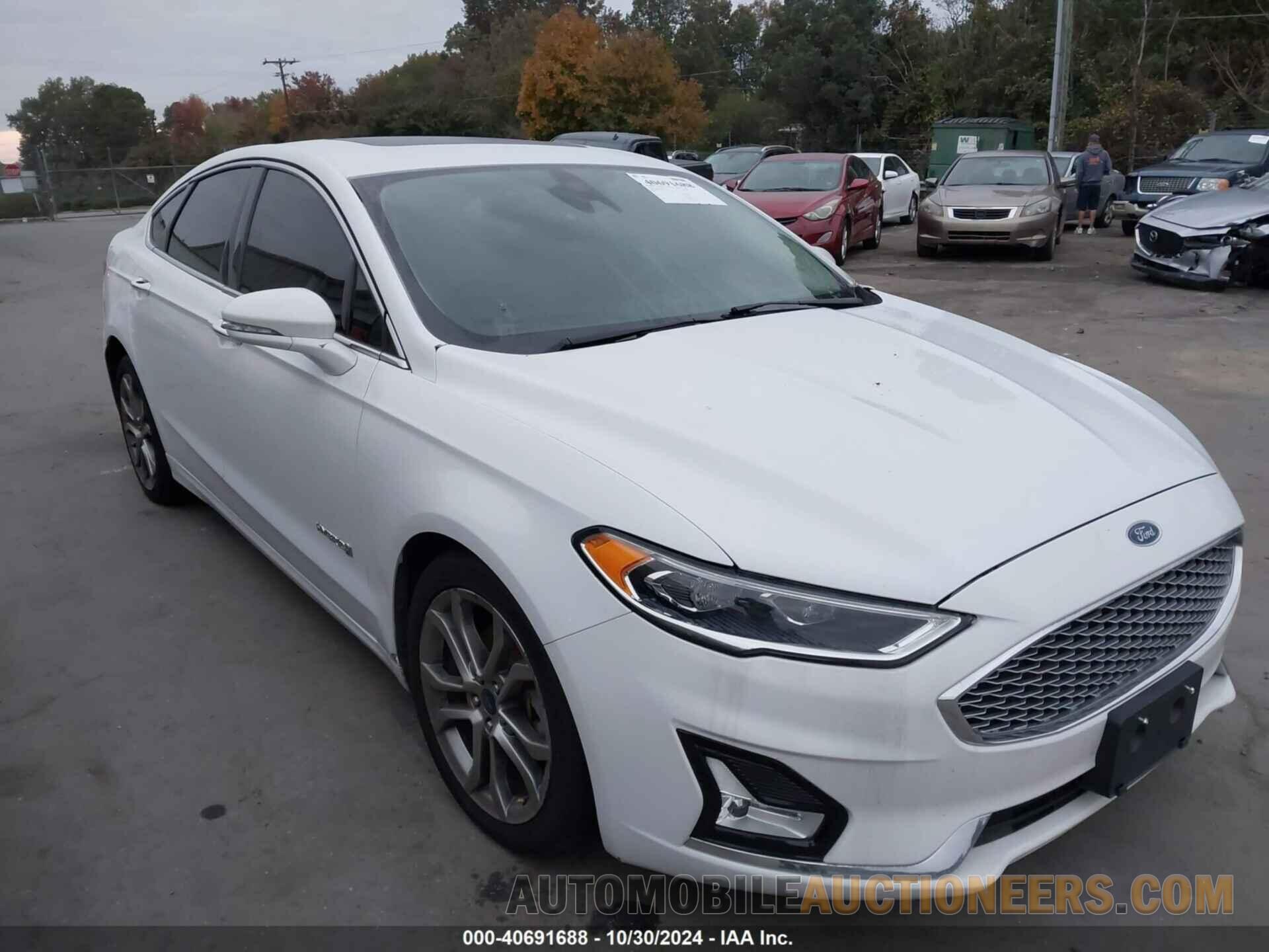 3FA6P0RU1KR165446 FORD FUSION HYBRID 2019