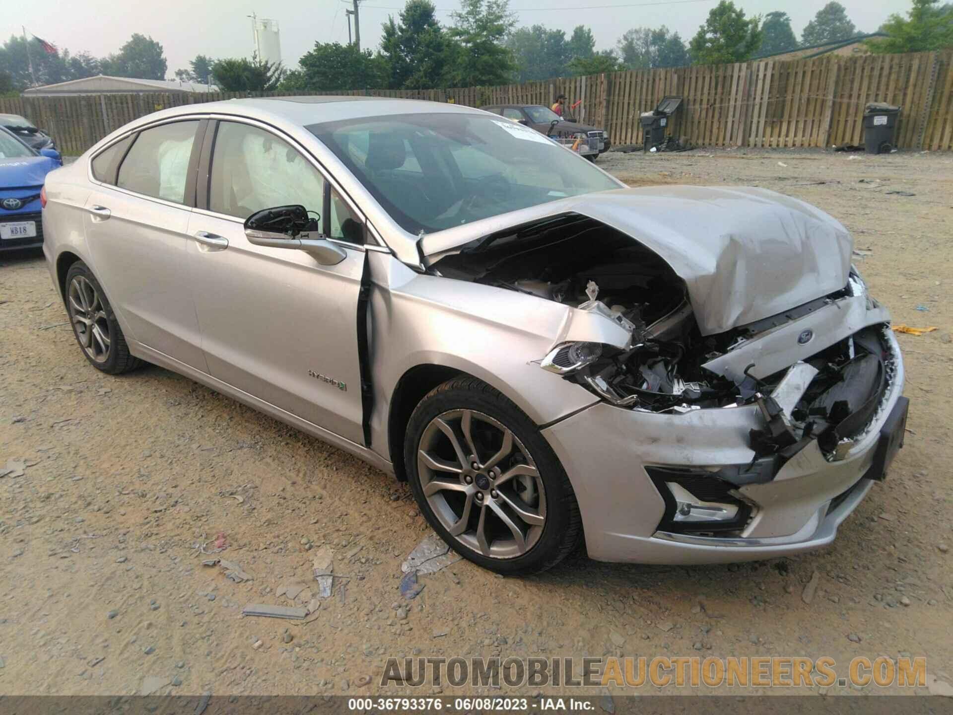 3FA6P0RU1KR217044 FORD FUSION HYBRID 2019