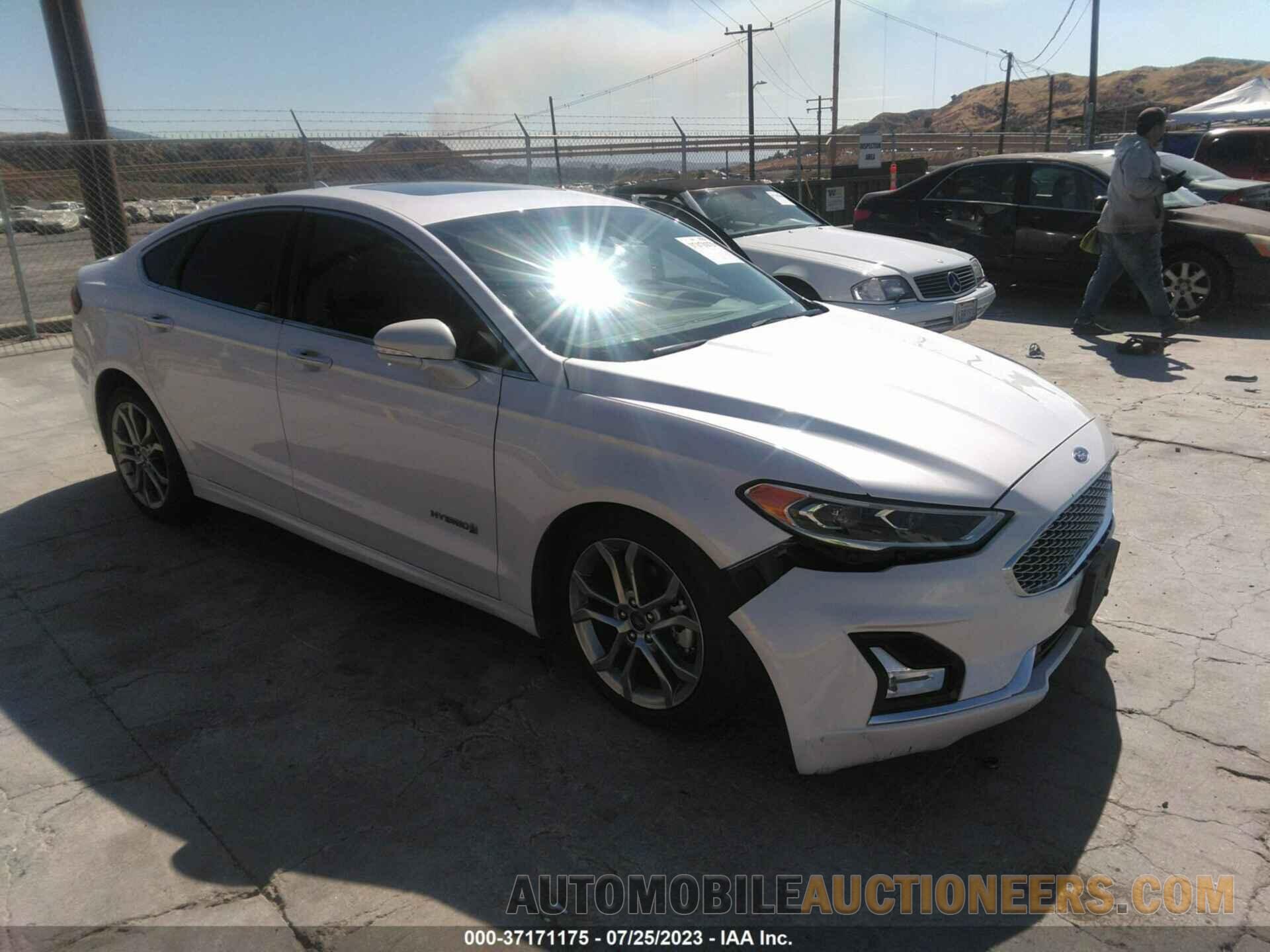 3FA6P0RU2KR148784 FORD FUSION HYBRID 2019