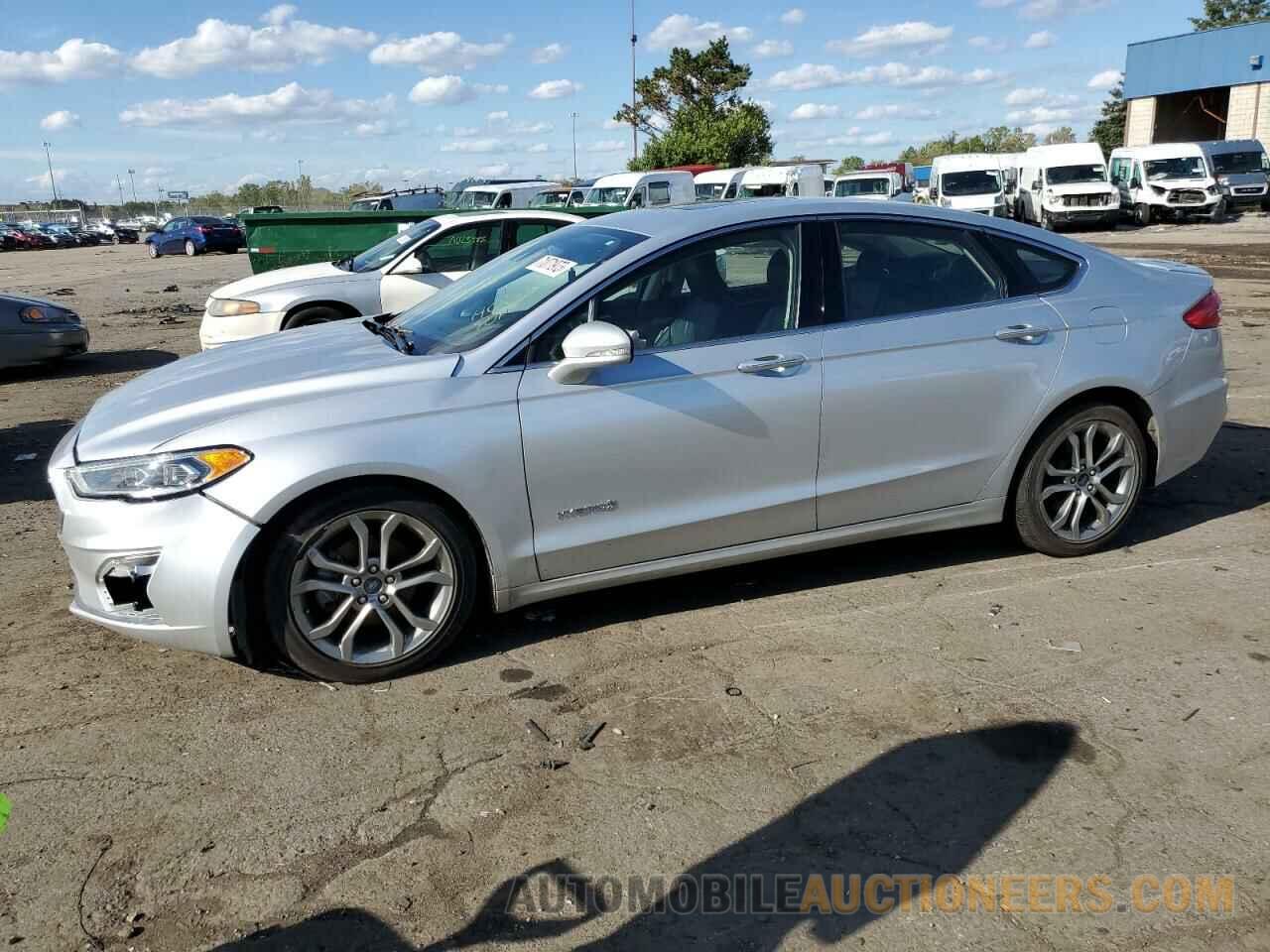 3FA6P0RU2KR236332 FORD FUSION 2019