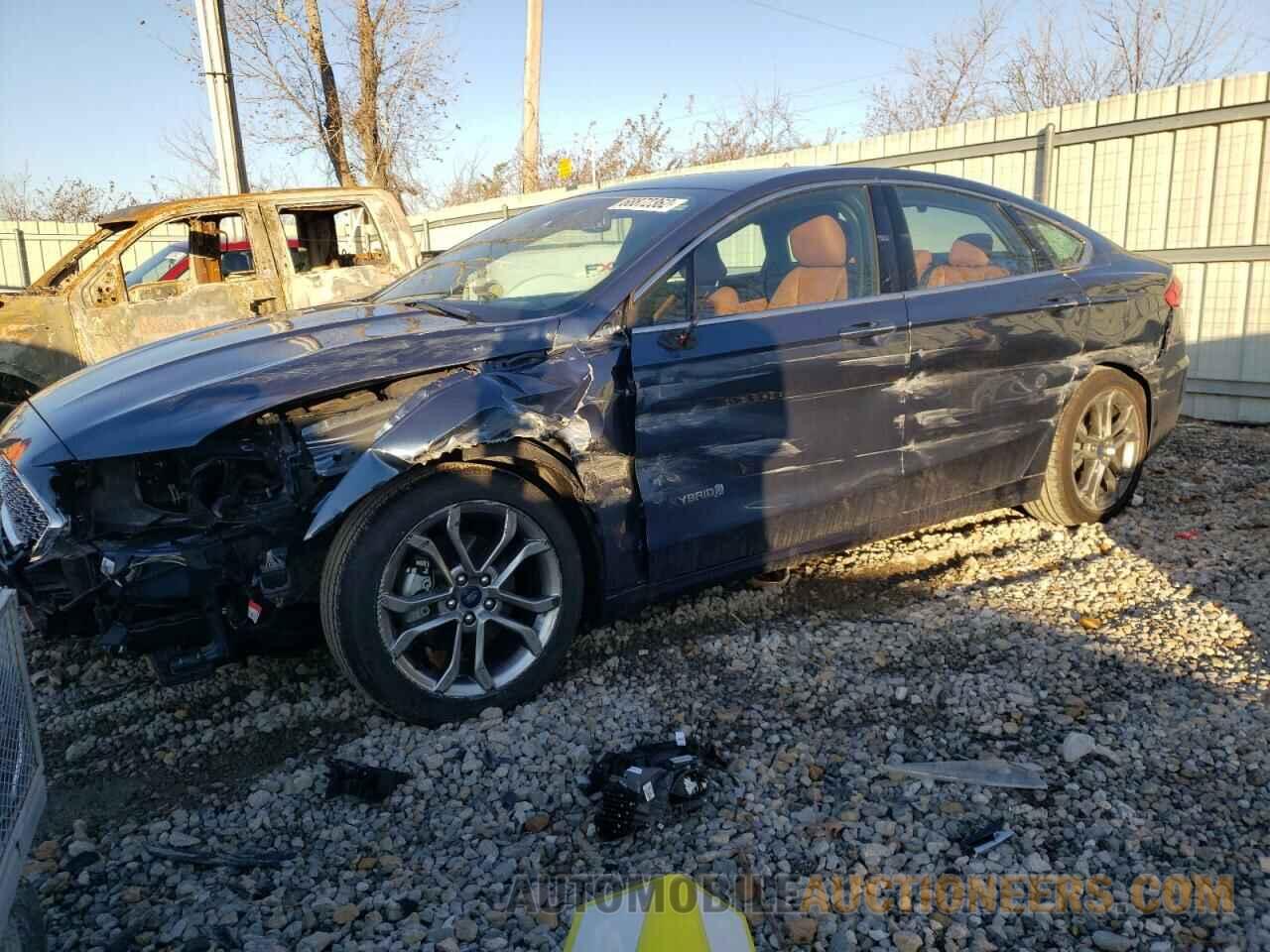 3FA6P0RU2KR255785 FORD FUSION 2019