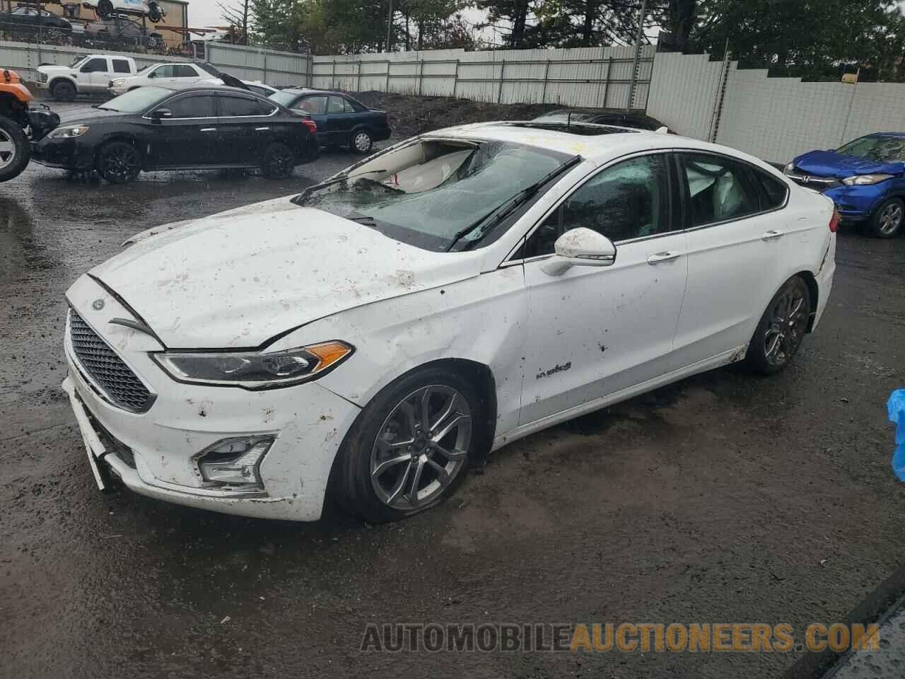 3FA6P0RU3KR124221 FORD FUSION 2019