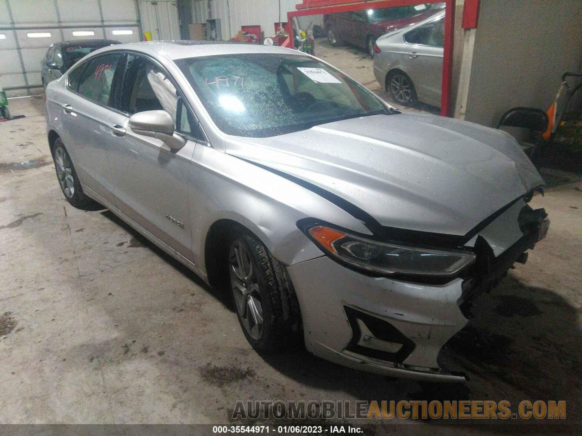 3FA6P0RU3KR138183 FORD FUSION HYBRID 2019