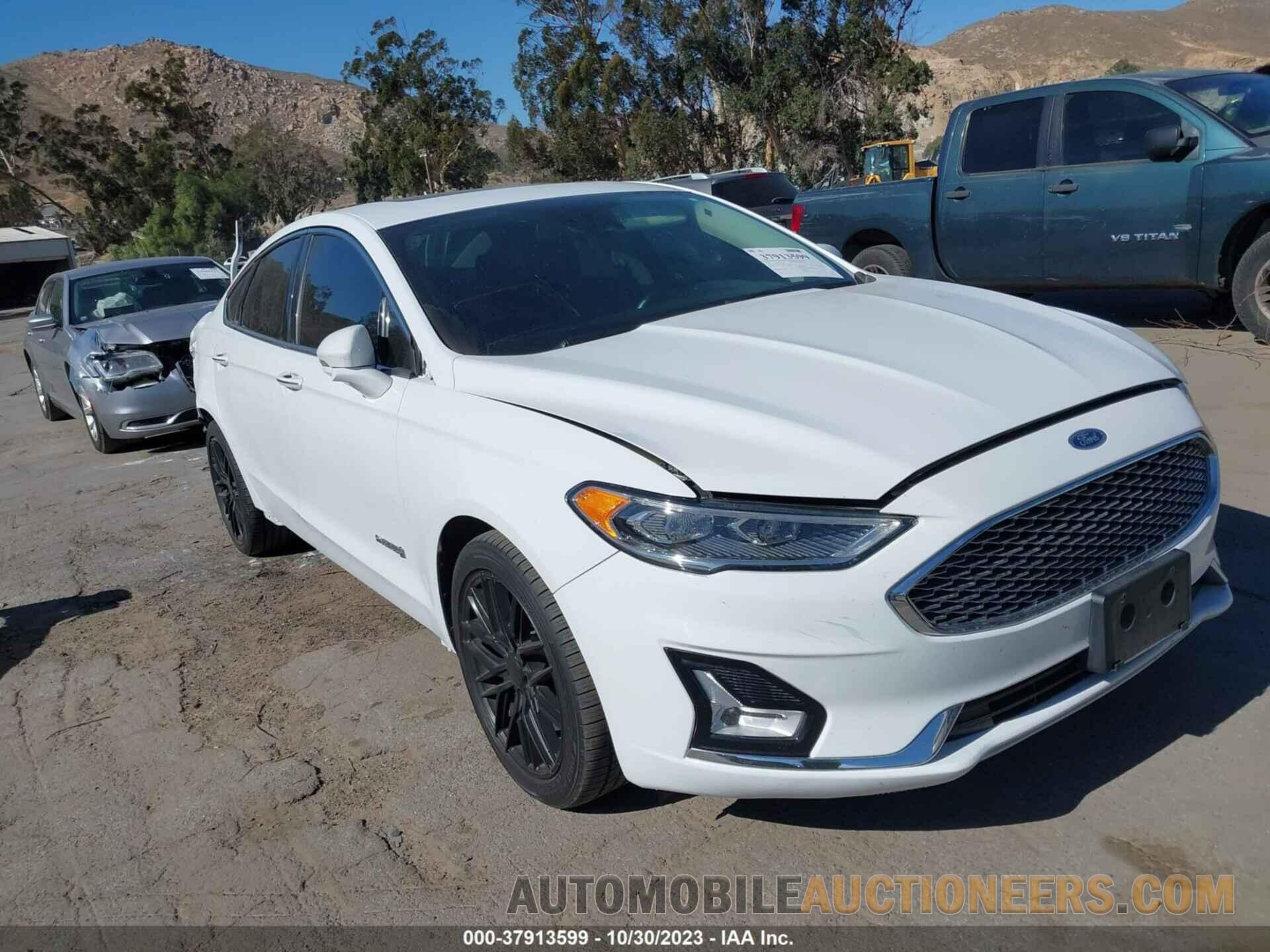 3FA6P0RU3KR180319 FORD FUSION HYBRID 2019