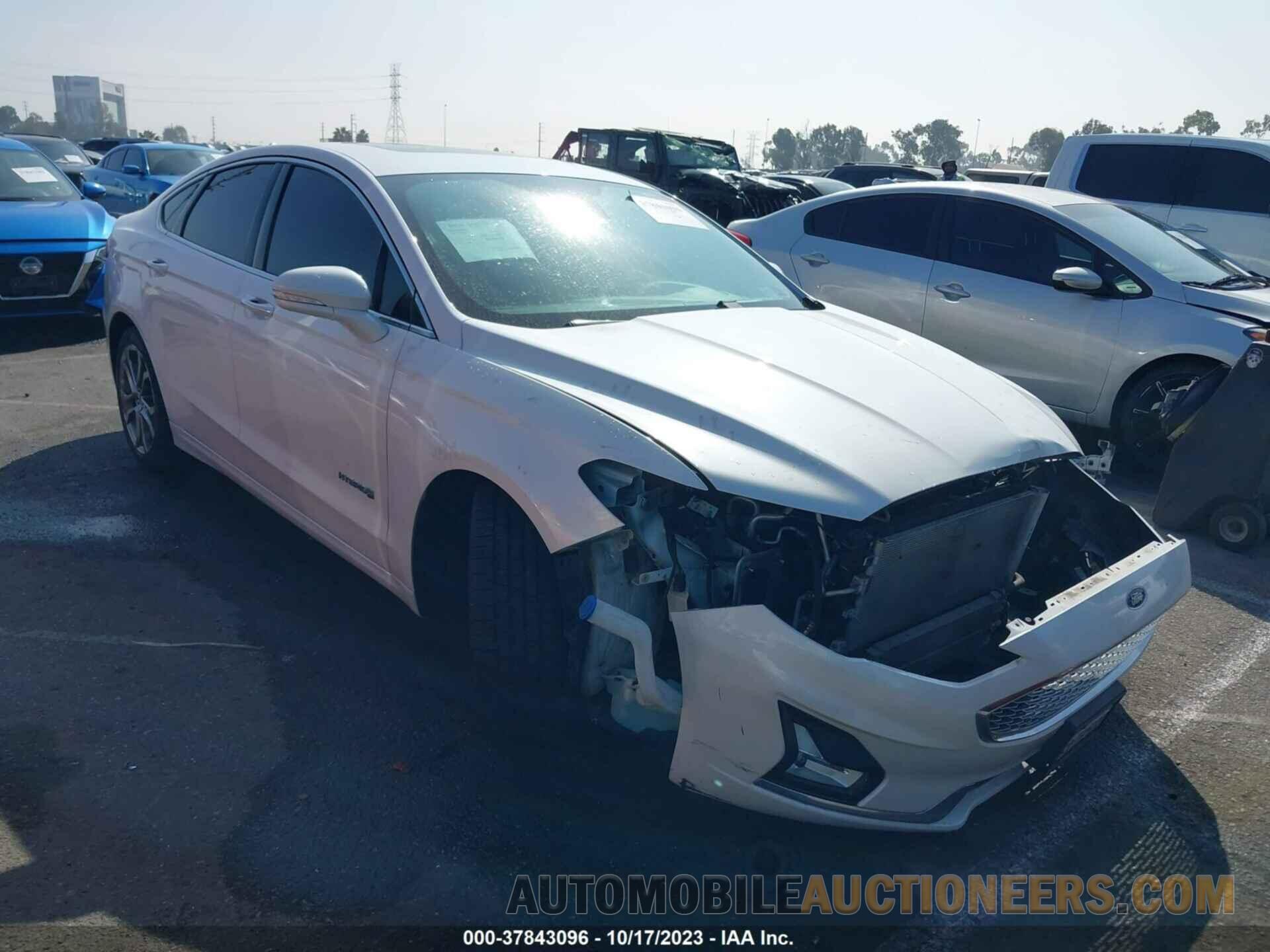 3FA6P0RU3KR262650 FORD FUSION HYBRID 2019