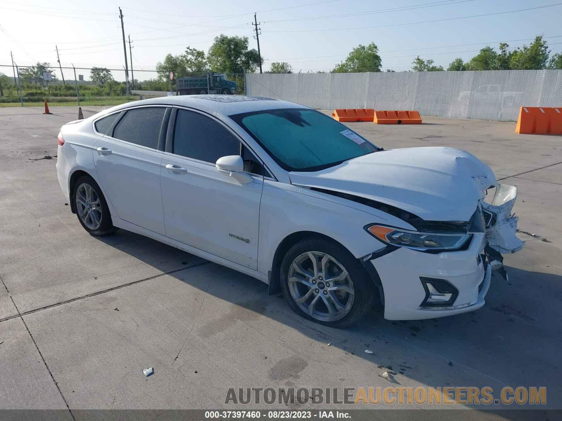 3FA6P0RU4KR139682 FORD FUSION HYBRID 2019