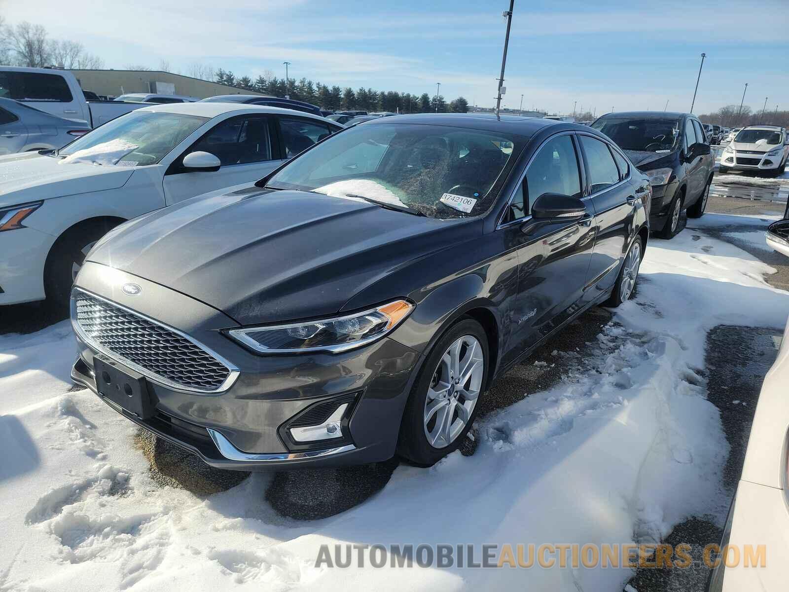 3FA6P0RU6KR209201 Ford Fusion Hybrid 2019