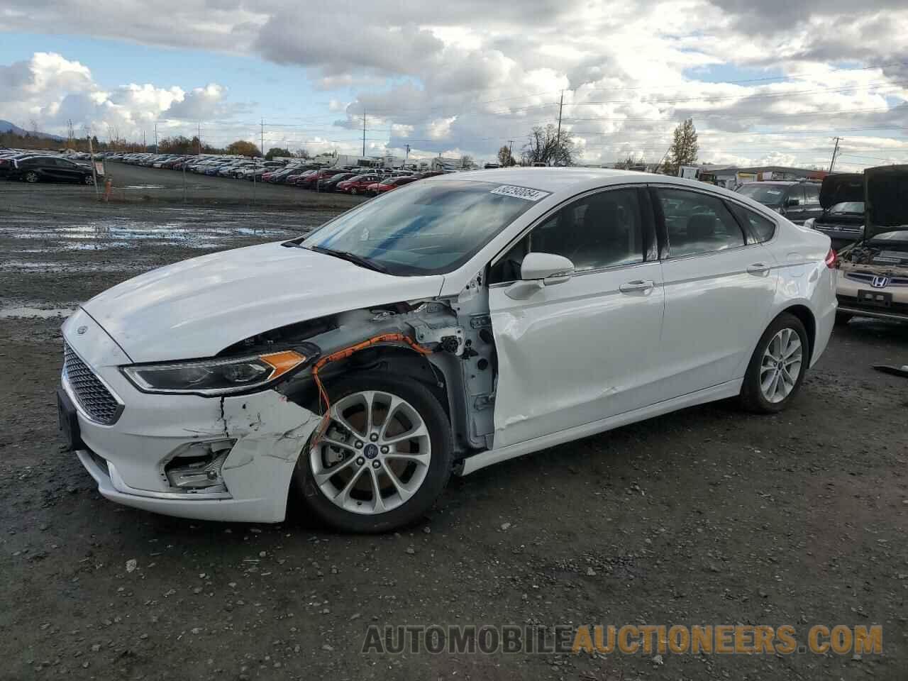 3FA6P0SU0KR104194 FORD FUSION 2019