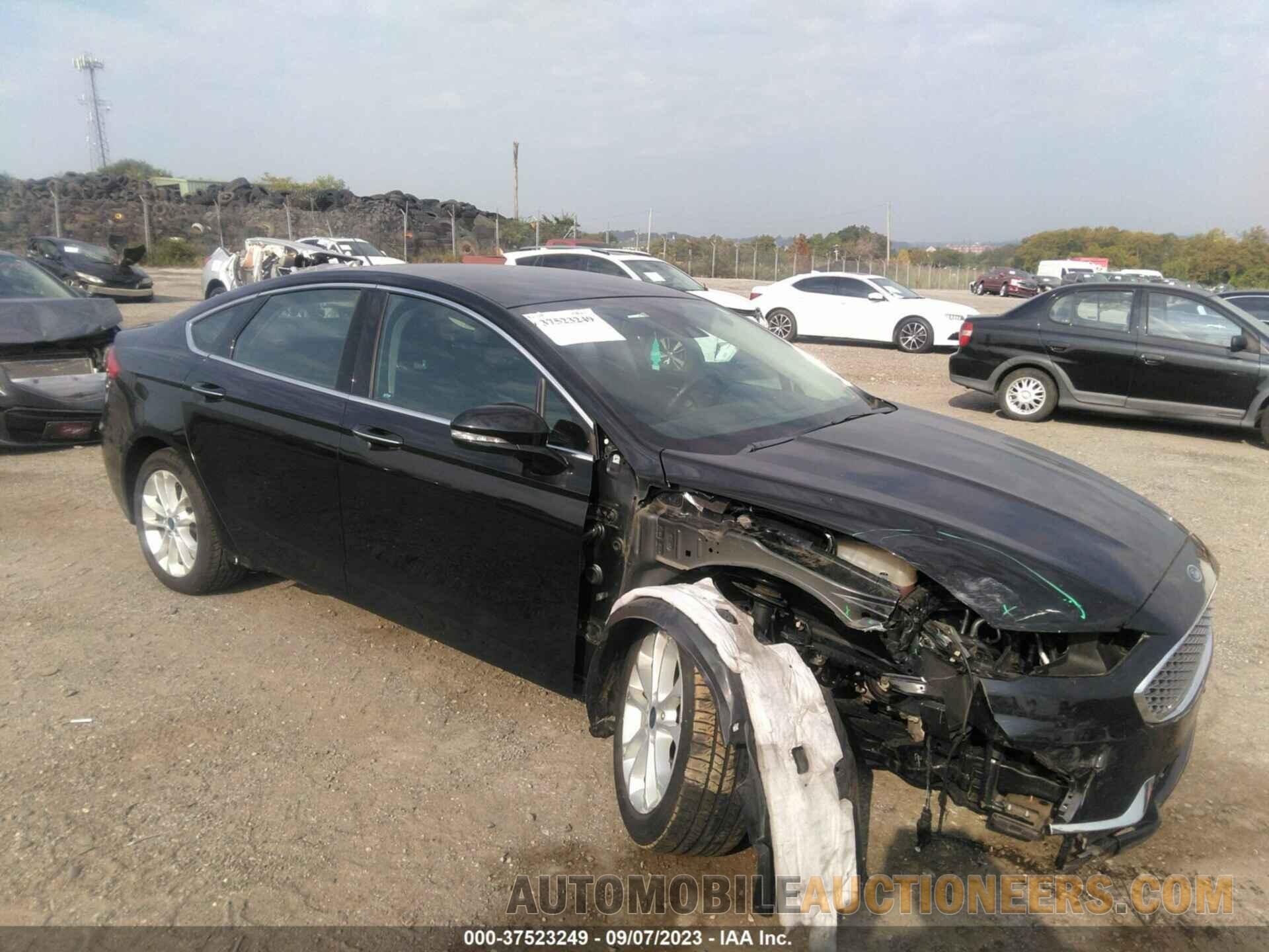 3FA6P0SU1KR213022 FORD FUSION 2019