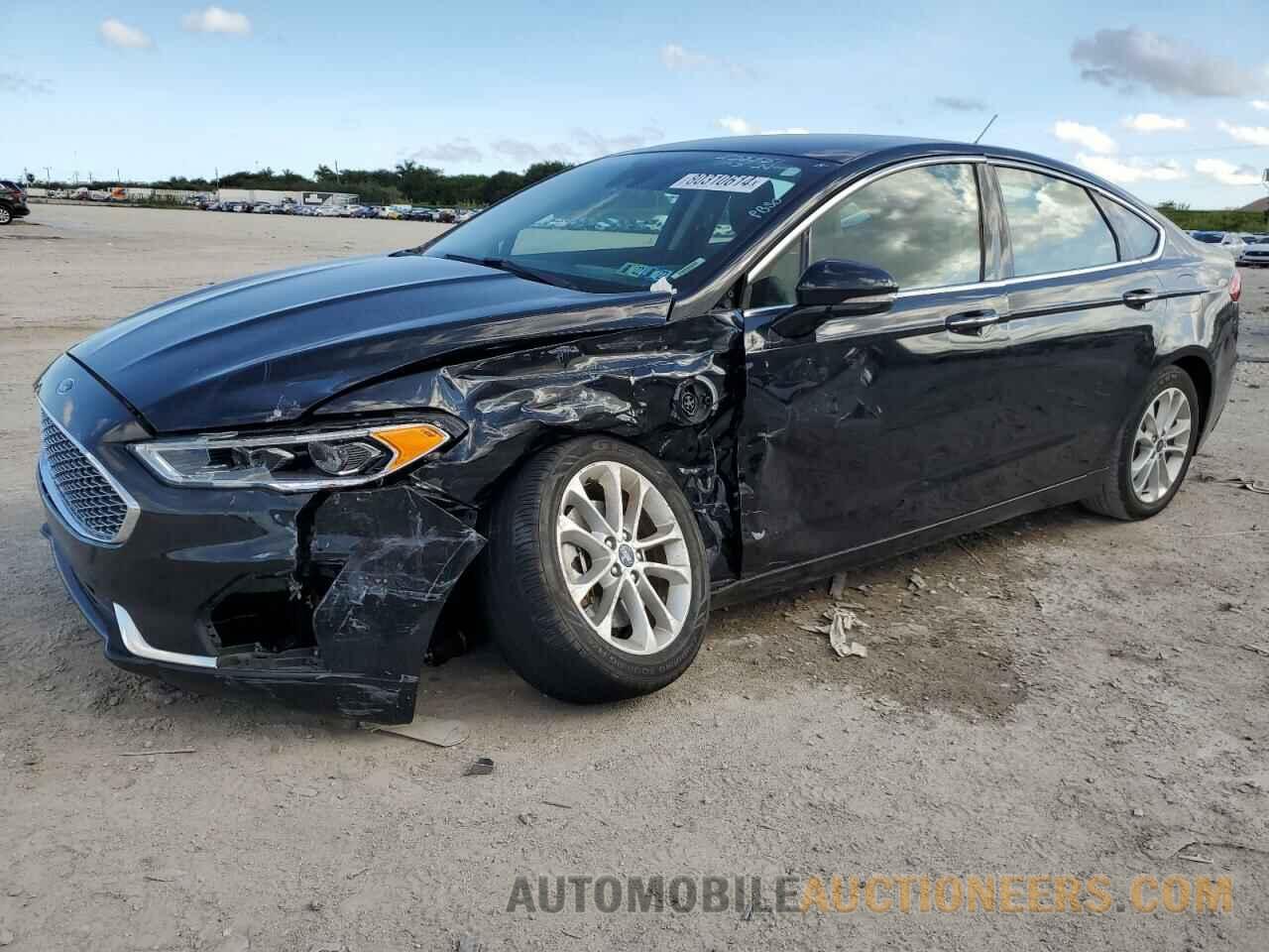 3FA6P0SU1KR213103 FORD FUSION 2019