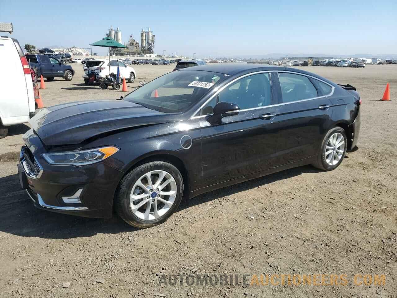 3FA6P0SU2KR232372 FORD FUSION 2019