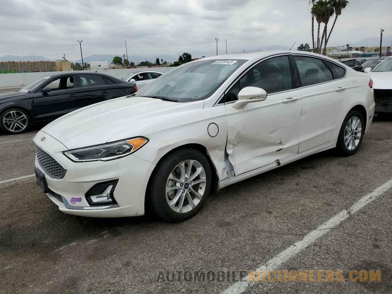 3FA6P0SU2KR232601 FORD FUSION 2019