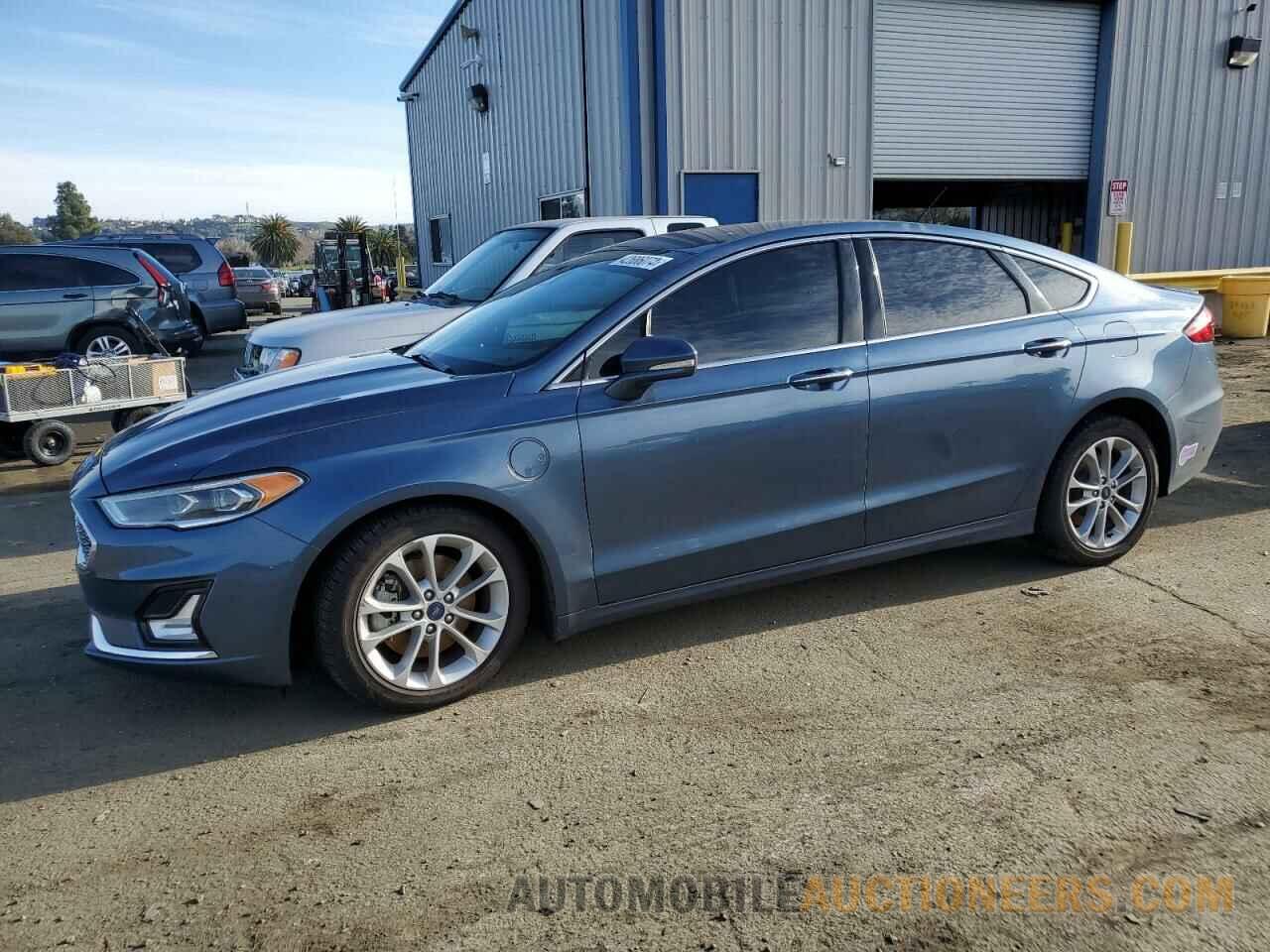 3FA6P0SU3KR104562 FORD FUSION 2019