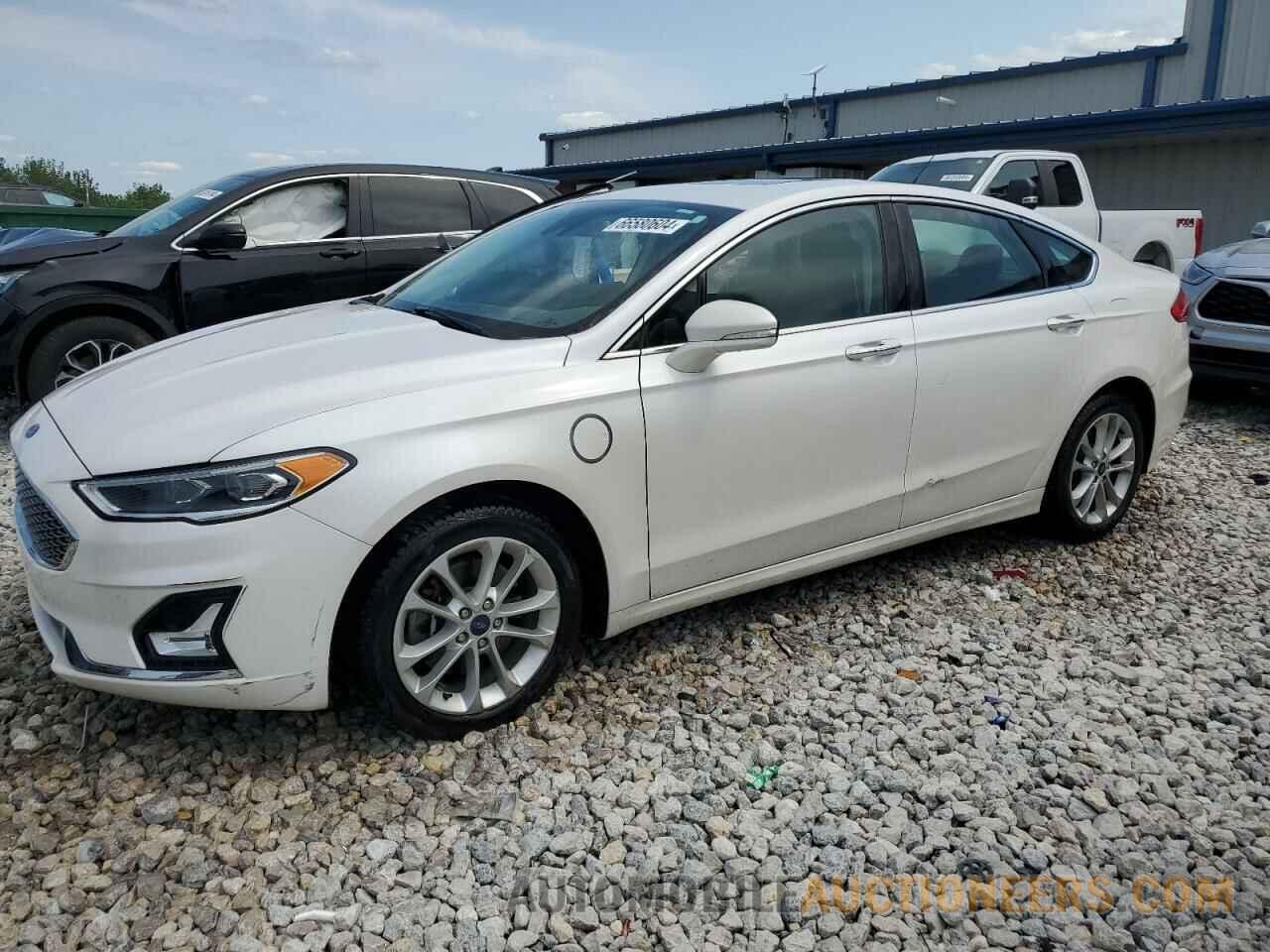 3FA6P0SU3KR153549 FORD FUSION 2019