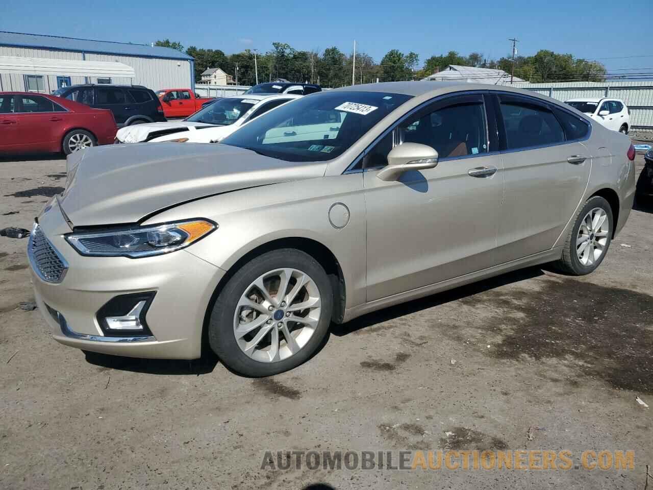 3FA6P0SU3KR158850 FORD FUSION 2019