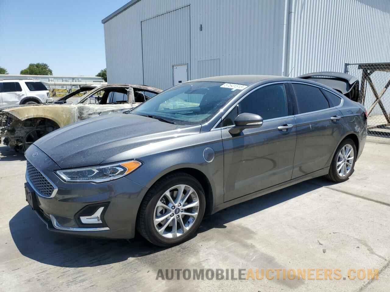 3FA6P0SU3KR252369 FORD FUSION 2019