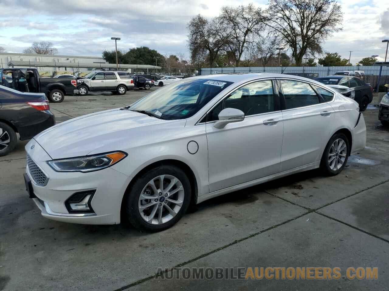 3FA6P0SU5KR258612 FORD FUSION 2019