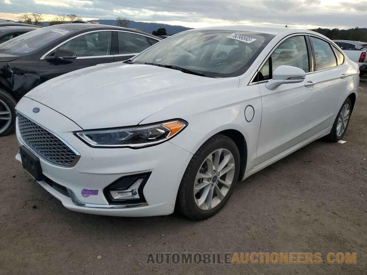 3FA6P0SU7KR269028 FORD FUSION 2019