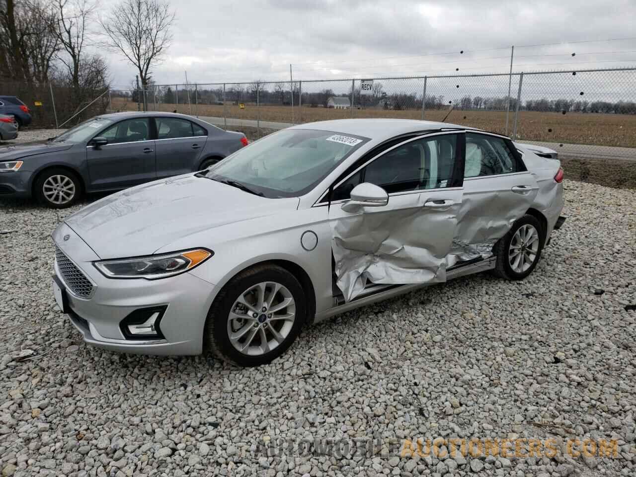 3FA6P0SU9KR114948 FORD FUSION 2019