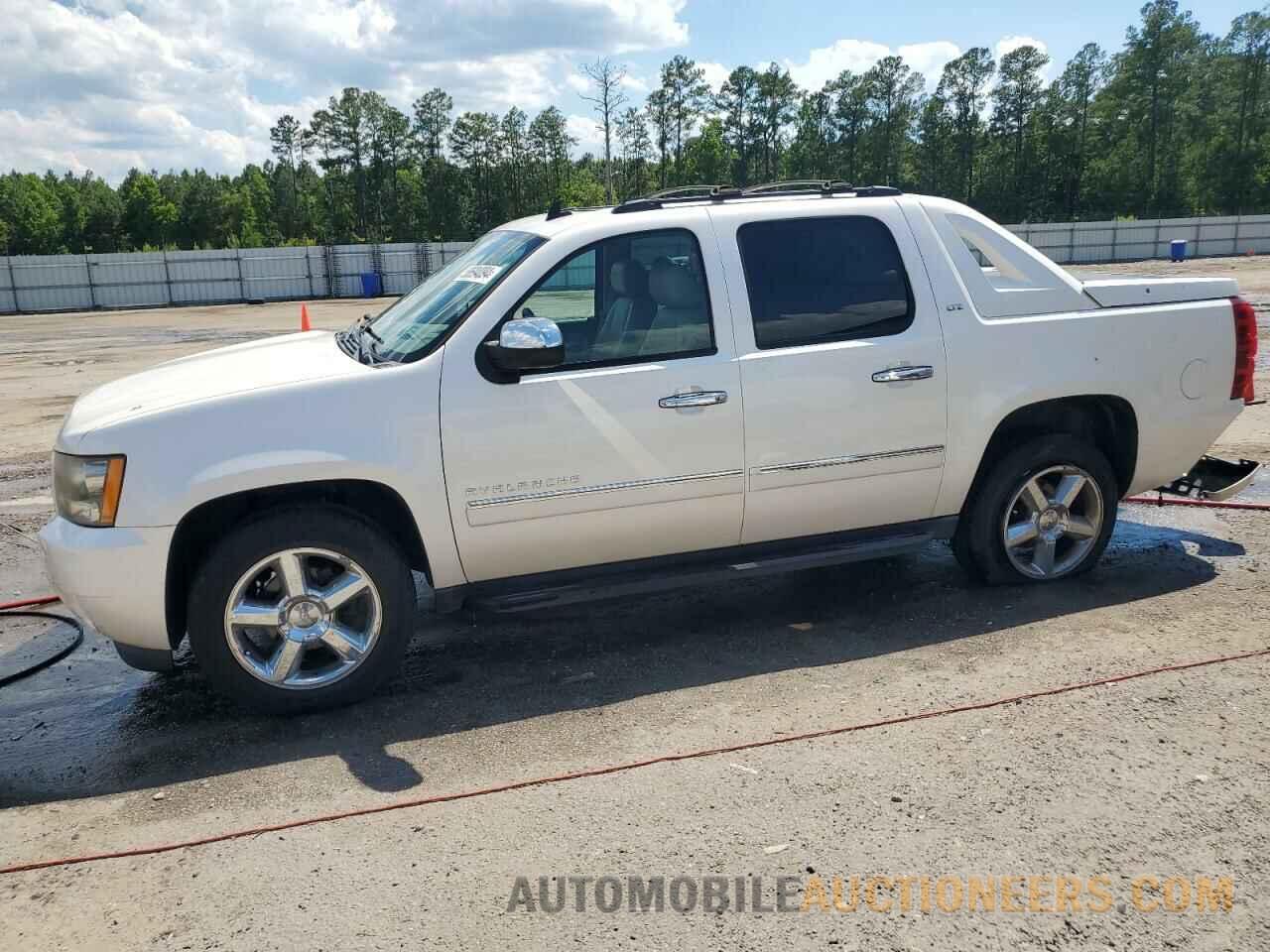 3GNMCGE09BG396736 CHEVROLET AVALANCHE 2011