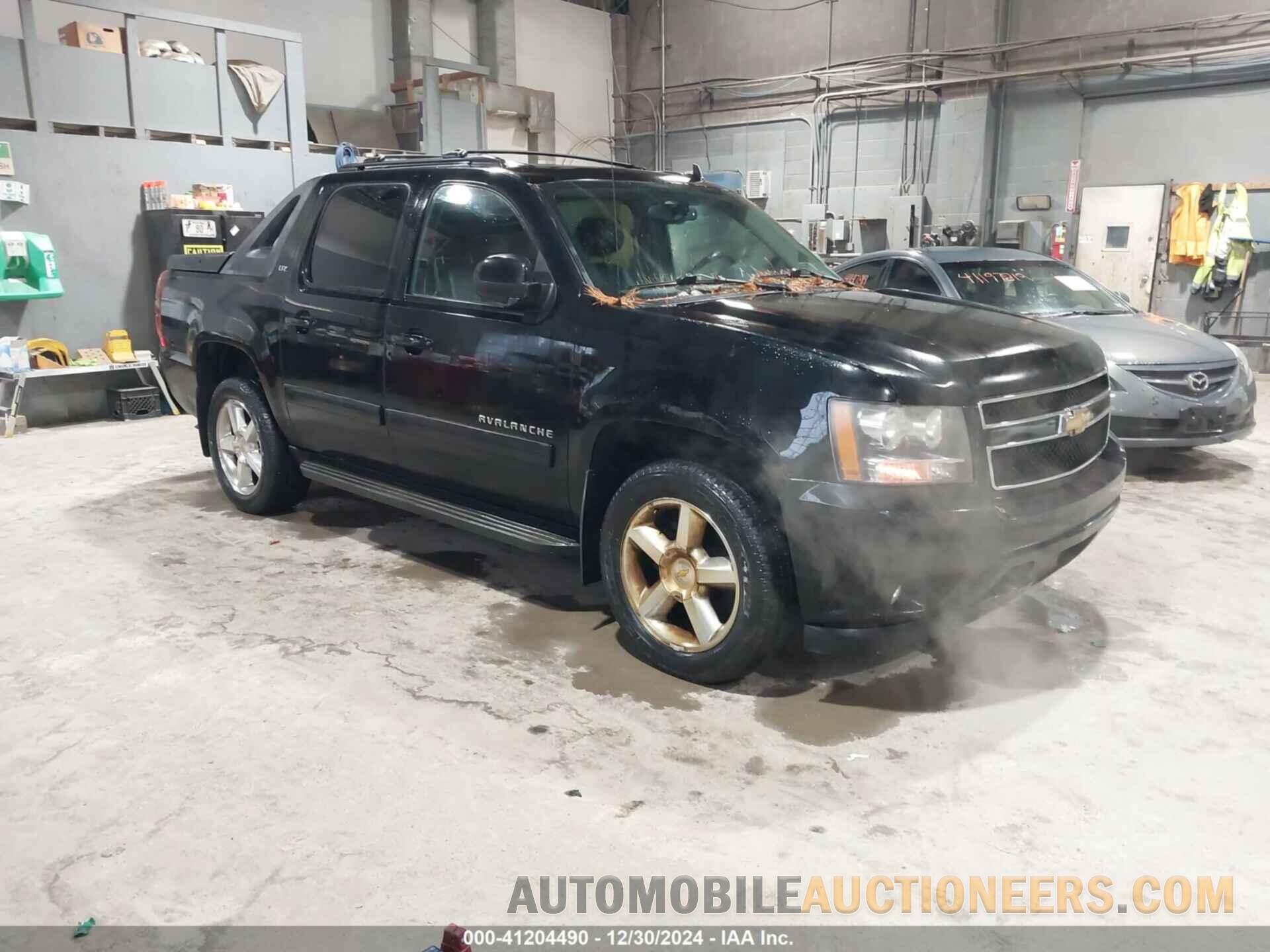 3GNTKFE30BG104877 CHEVROLET AVALANCHE 2011