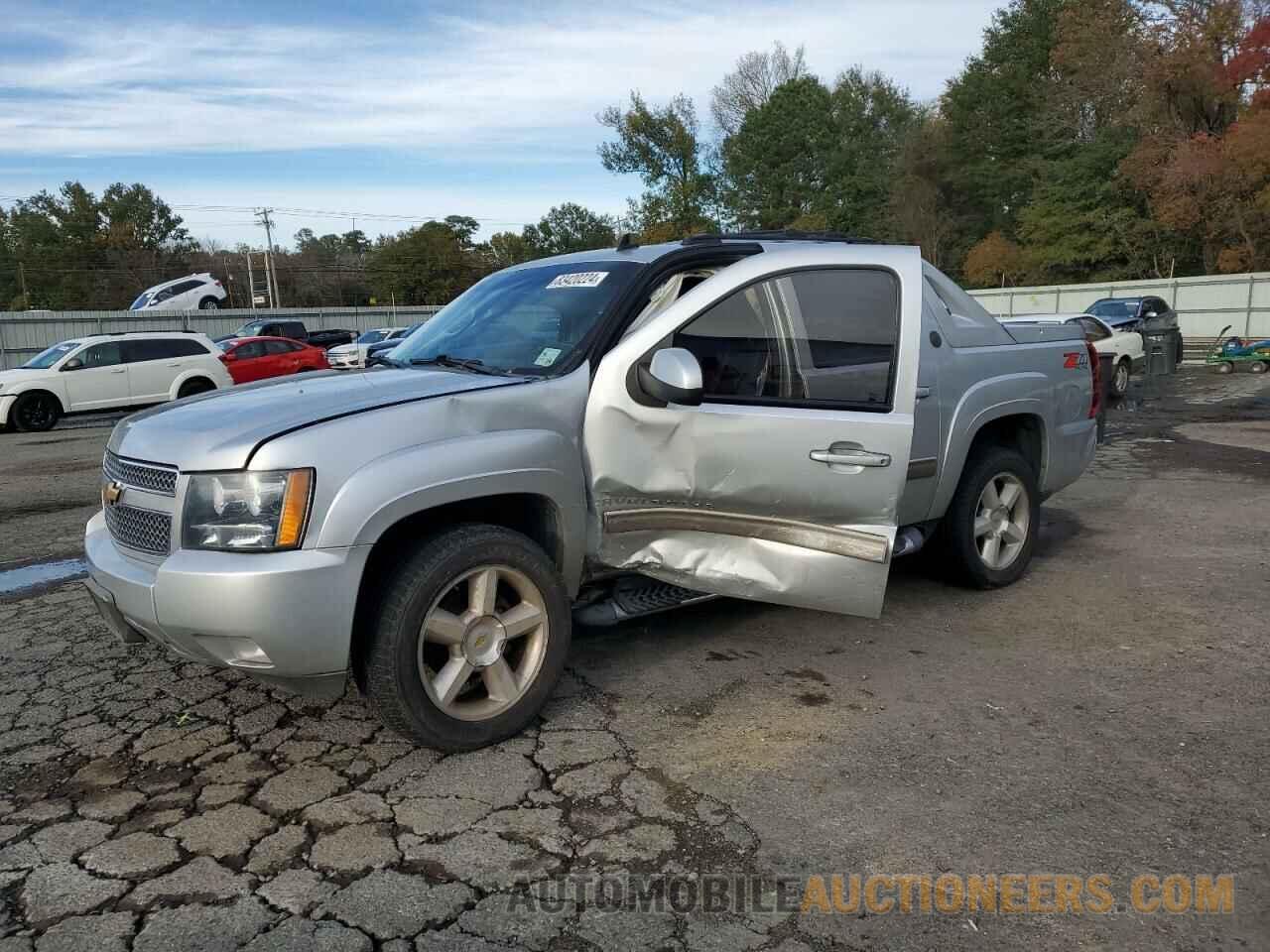 3GNTKFE70DG303420 CHEVROLET AVALANCHE 2013