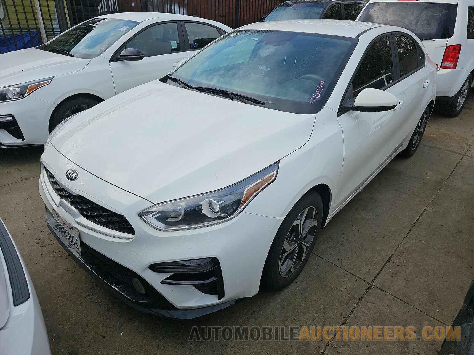 3KPF24AD8ME374978 Kia Forte 2021