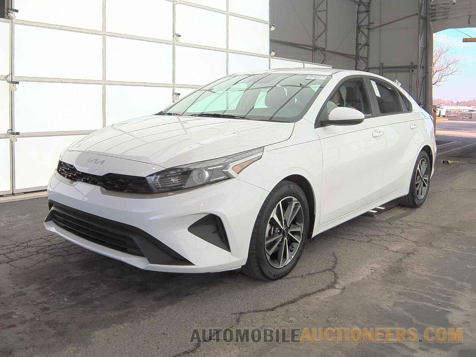 3KPF24AD8NE429964 Kia Forte 2022