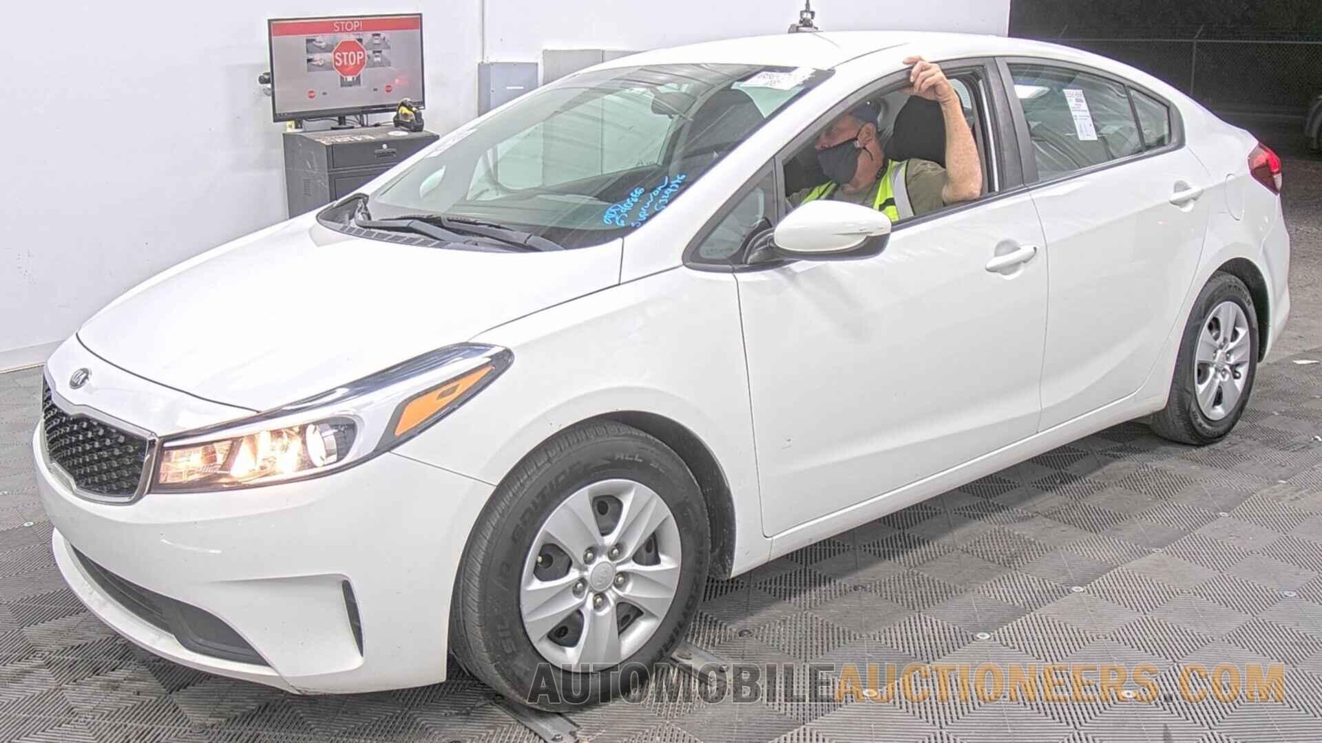 3KPFK4A71JE242246 Kia Forte LX 2018