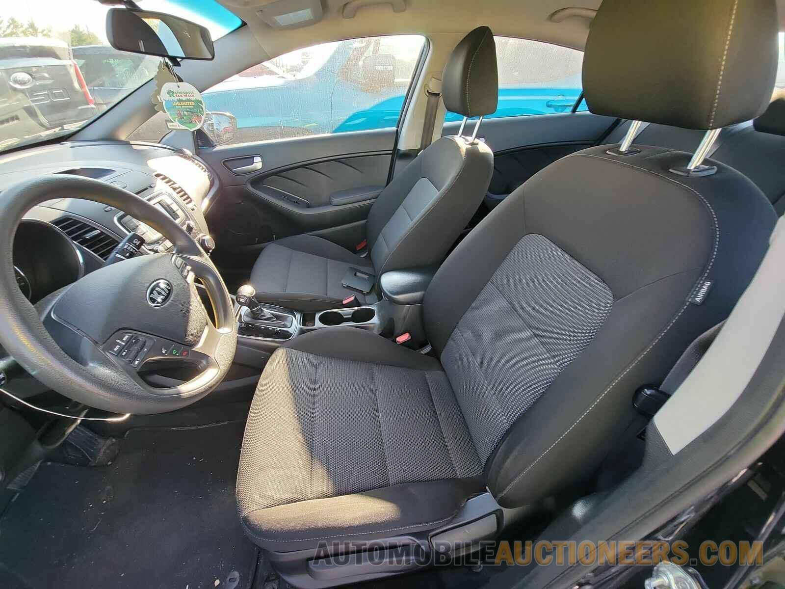 3KPFK4A71JE271486 Kia Forte LX 2018