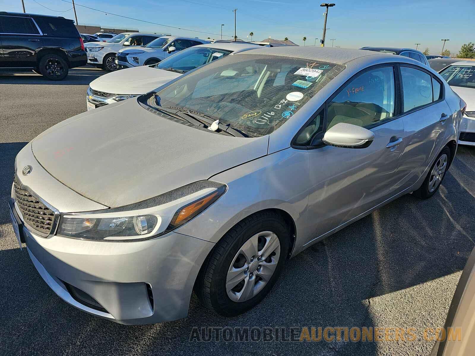 3KPFK4A73JE211452 Kia Forte LX 2018