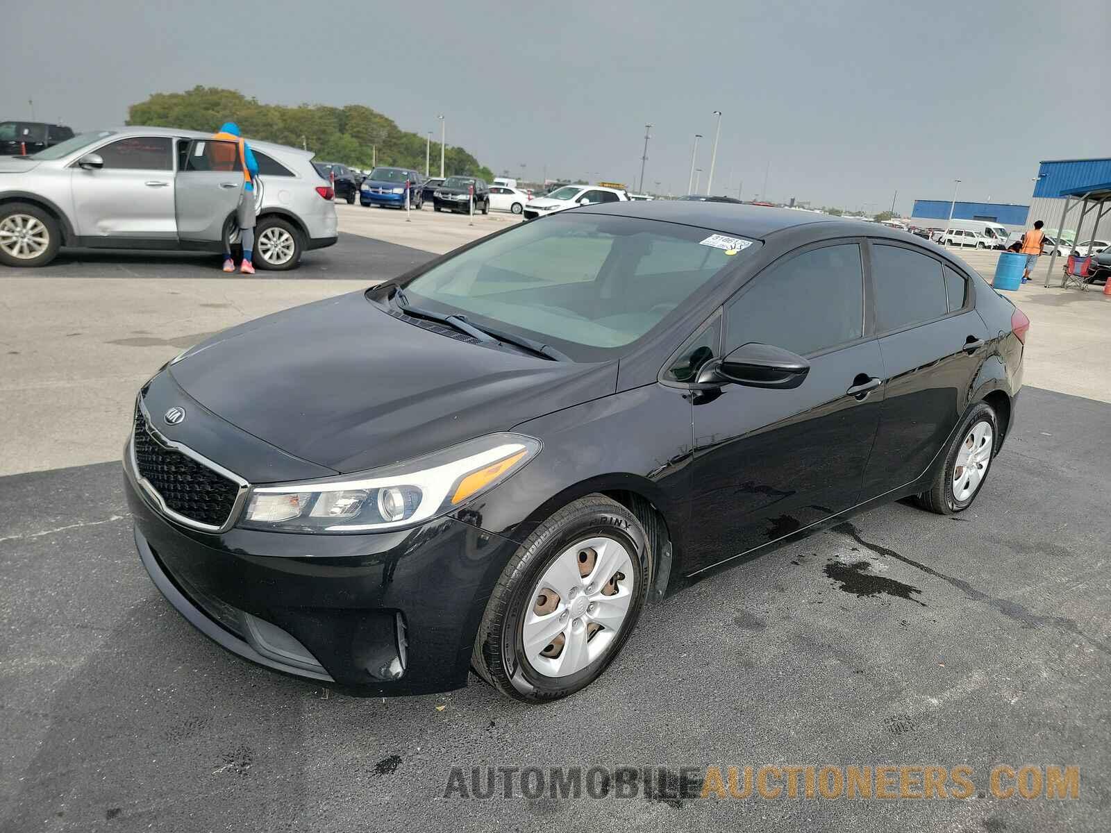 3KPFK4A73JE228266 Kia Forte 2018