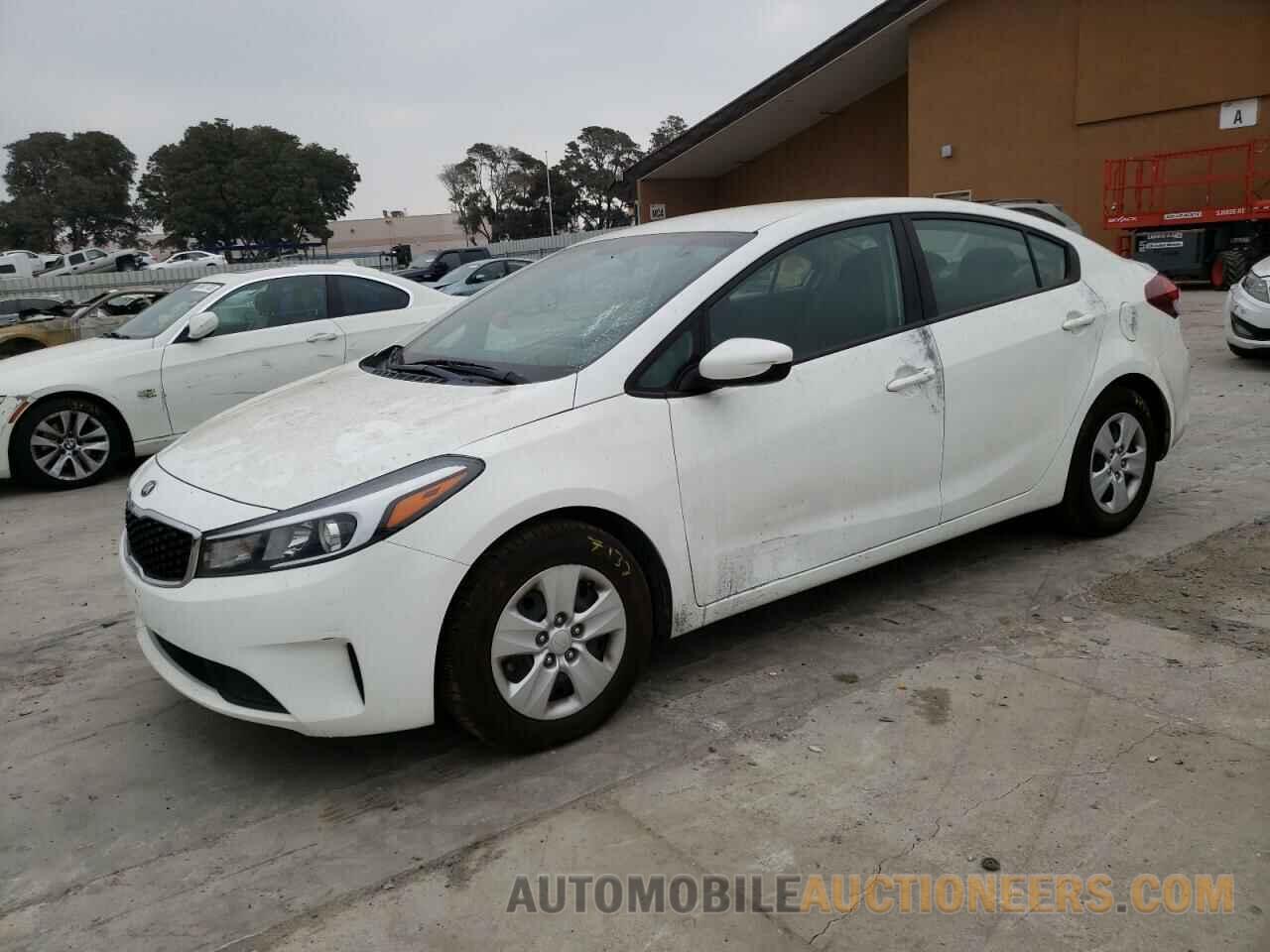 3KPFK4A73JE280349 KIA FORTE 2018