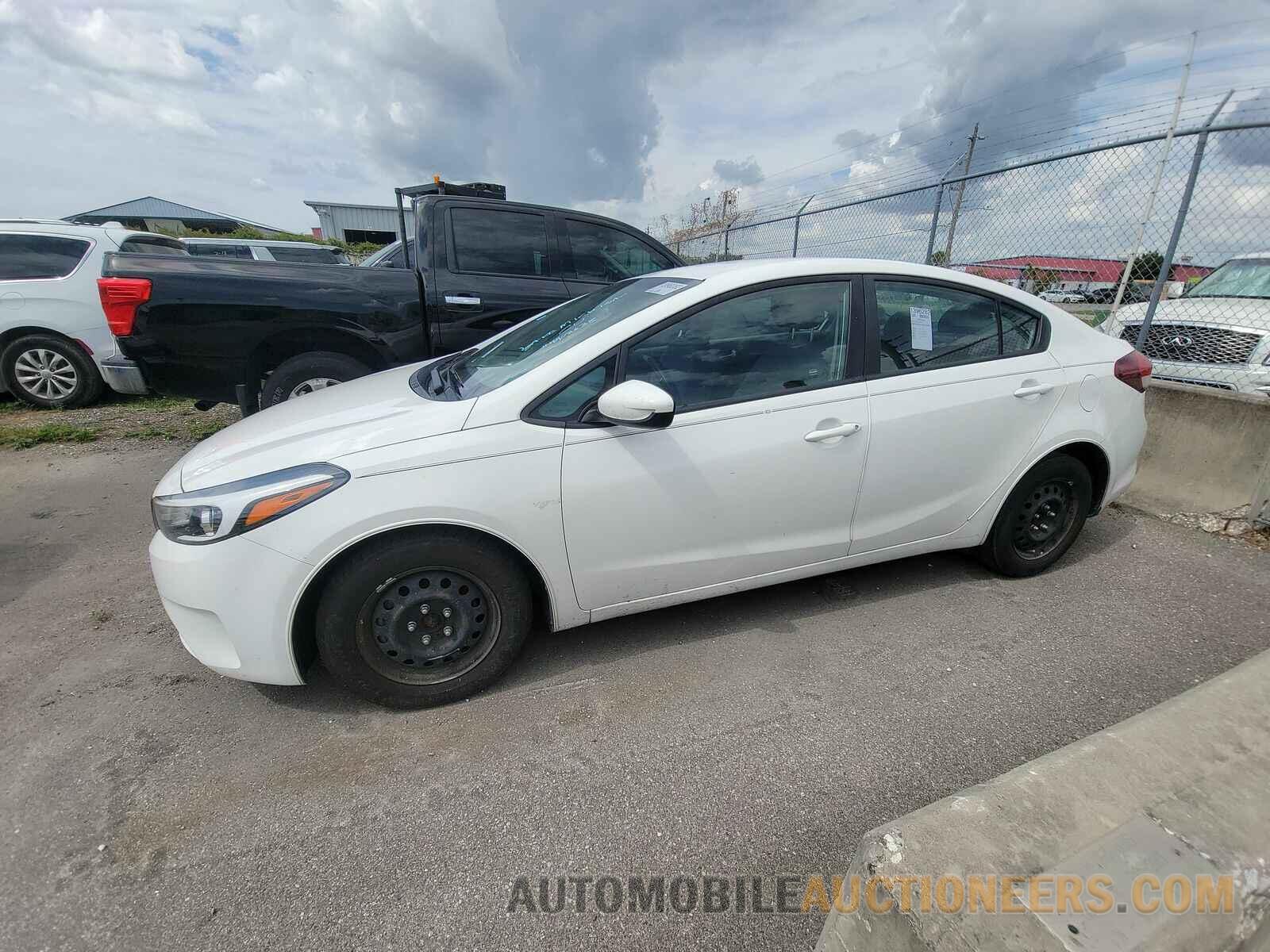 3KPFK4A75HE137686 Kia Forte LX 2017