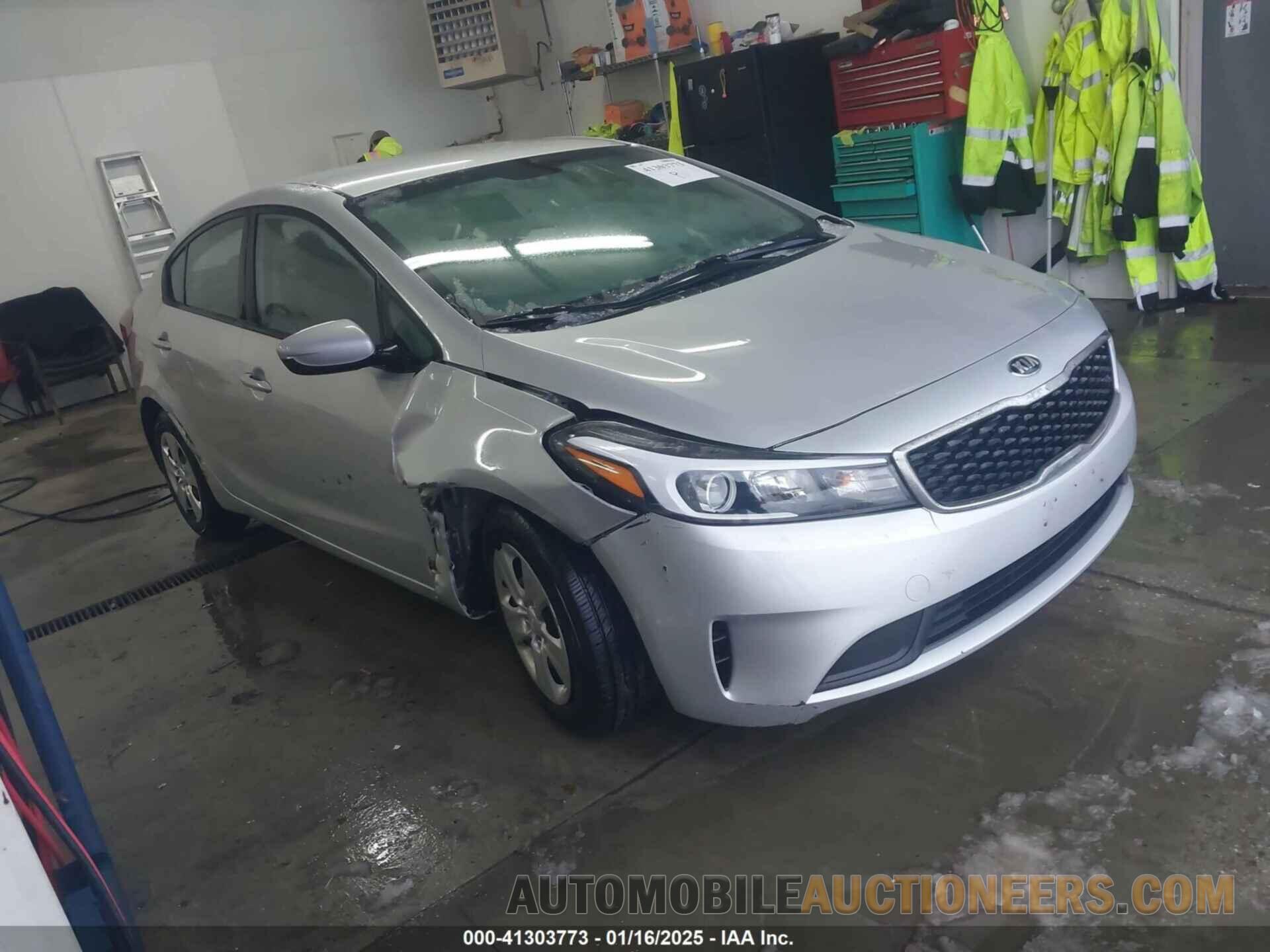 3KPFK4A75JE193200 KIA FORTE 2018