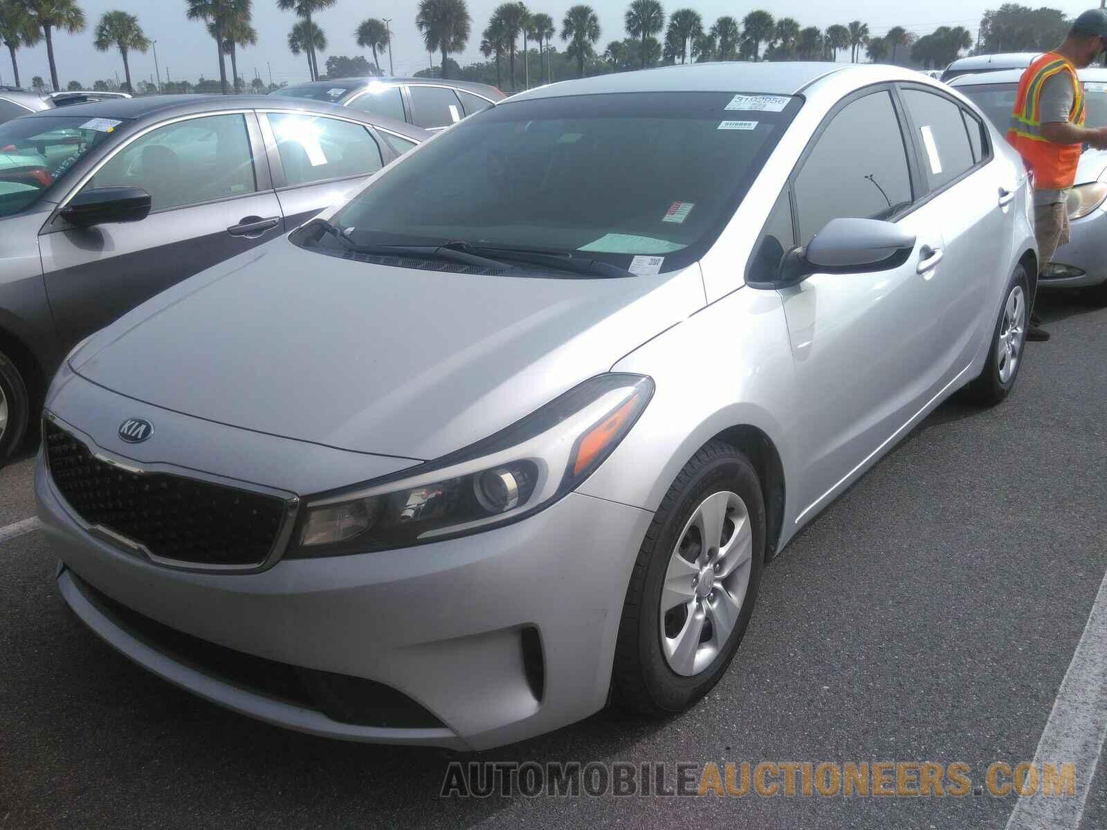 3KPFK4A75JE219715 Kia Forte LX 2018