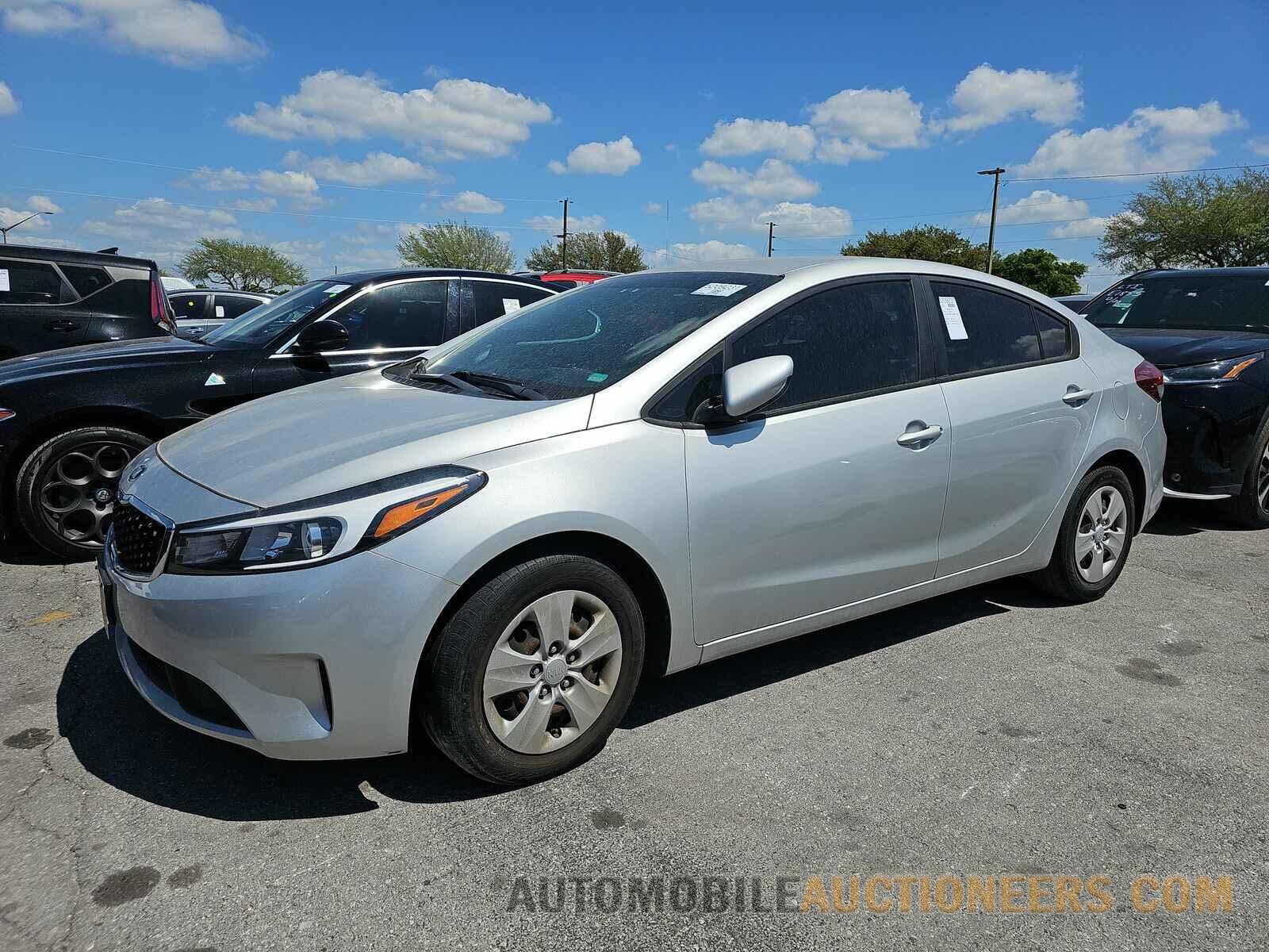 3KPFK4A75JE281535 Kia Forte LX 2018