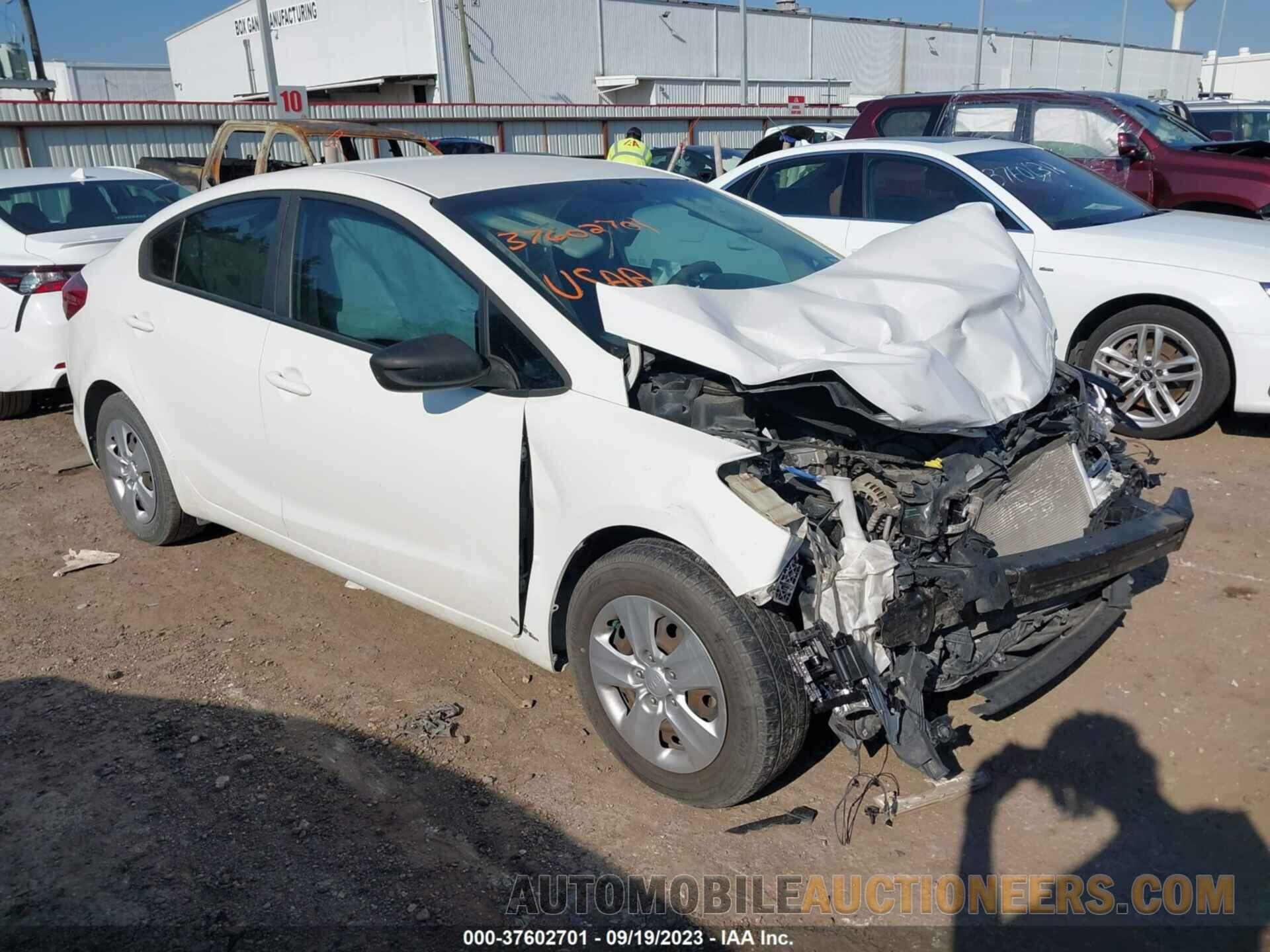 3KPFK4A76JE211588 KIA FORTE 2018