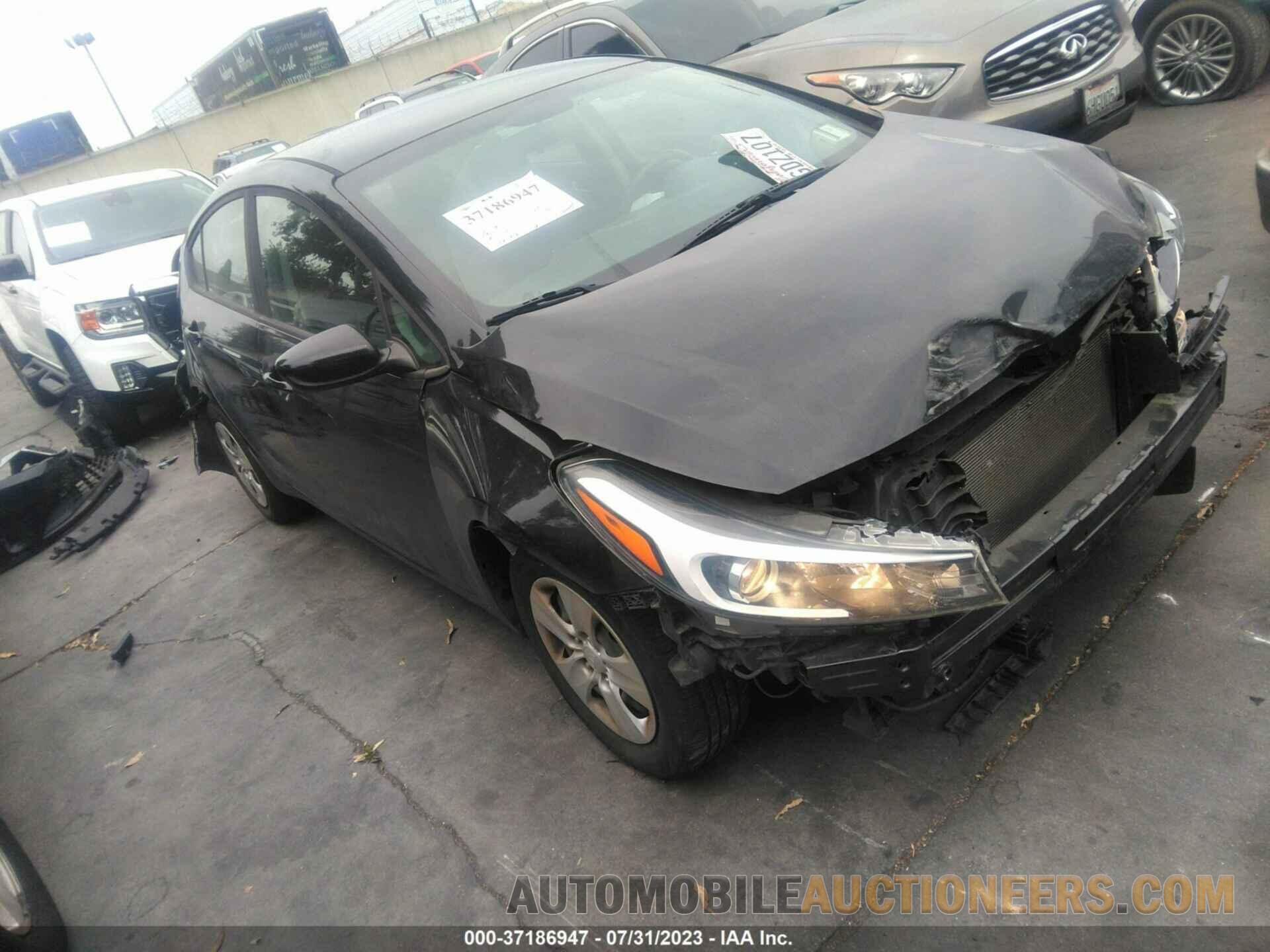 3KPFK4A76JE251900 KIA FORTE 2018