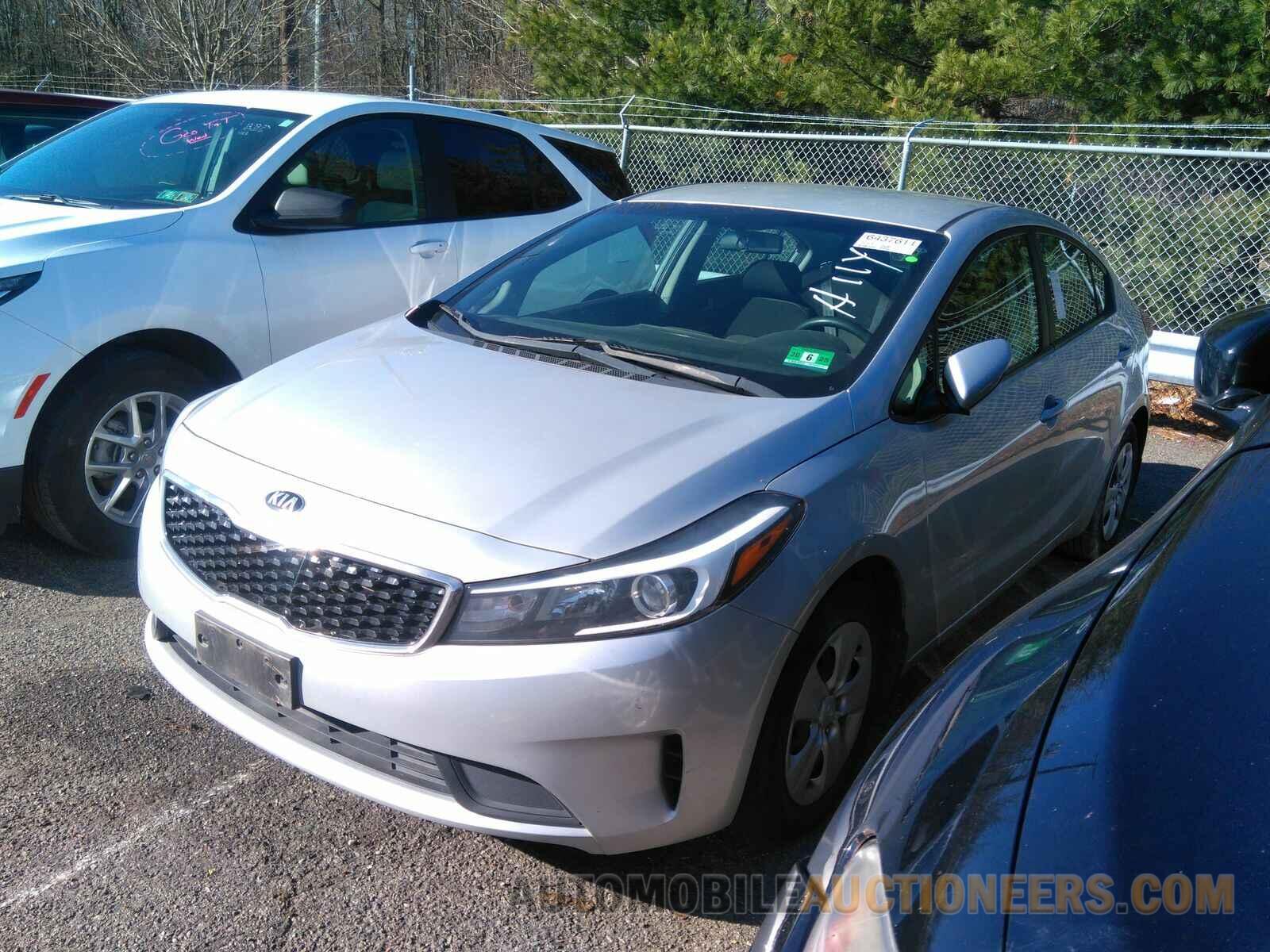 3KPFK4A77JE184806 Kia Forte LX 2018