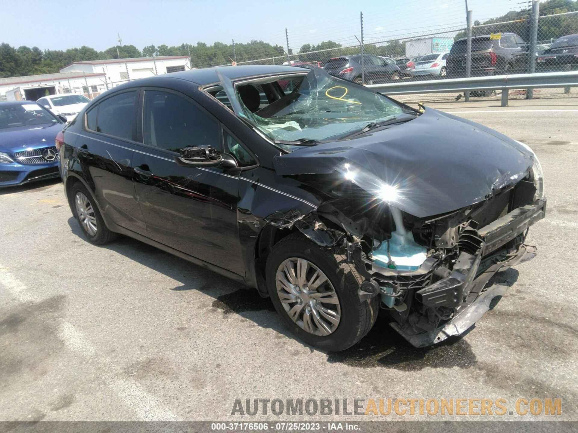 3KPFK4A77JE220011 KIA FORTE 2018