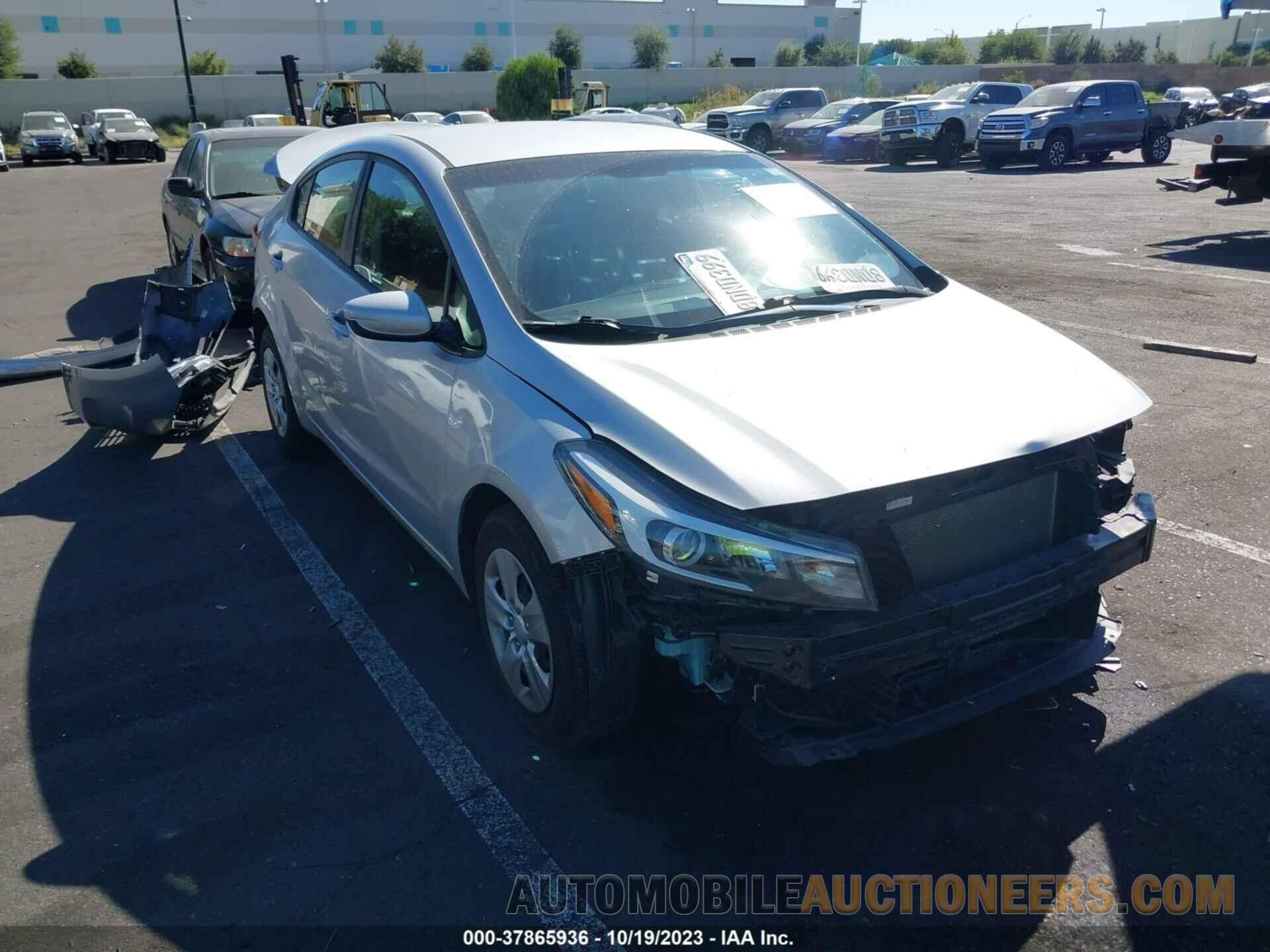 3KPFK4A77JE265613 KIA FORTE 2018