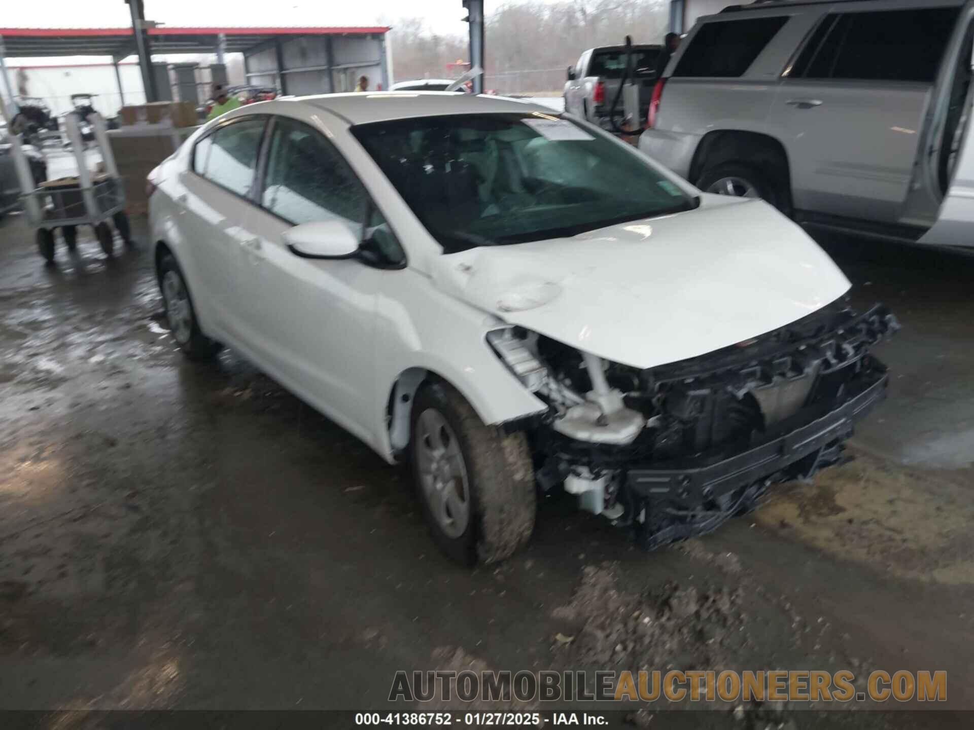 3KPFK4A77JE270147 KIA FORTE 2018