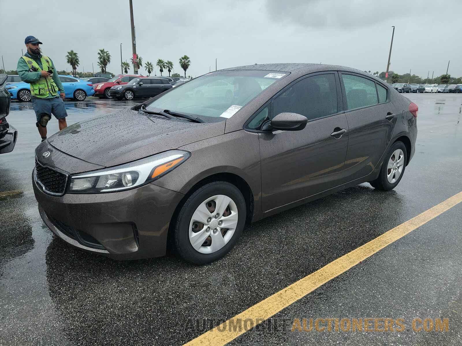 3KPFK4A78HE017090 Kia Forte LX 2017